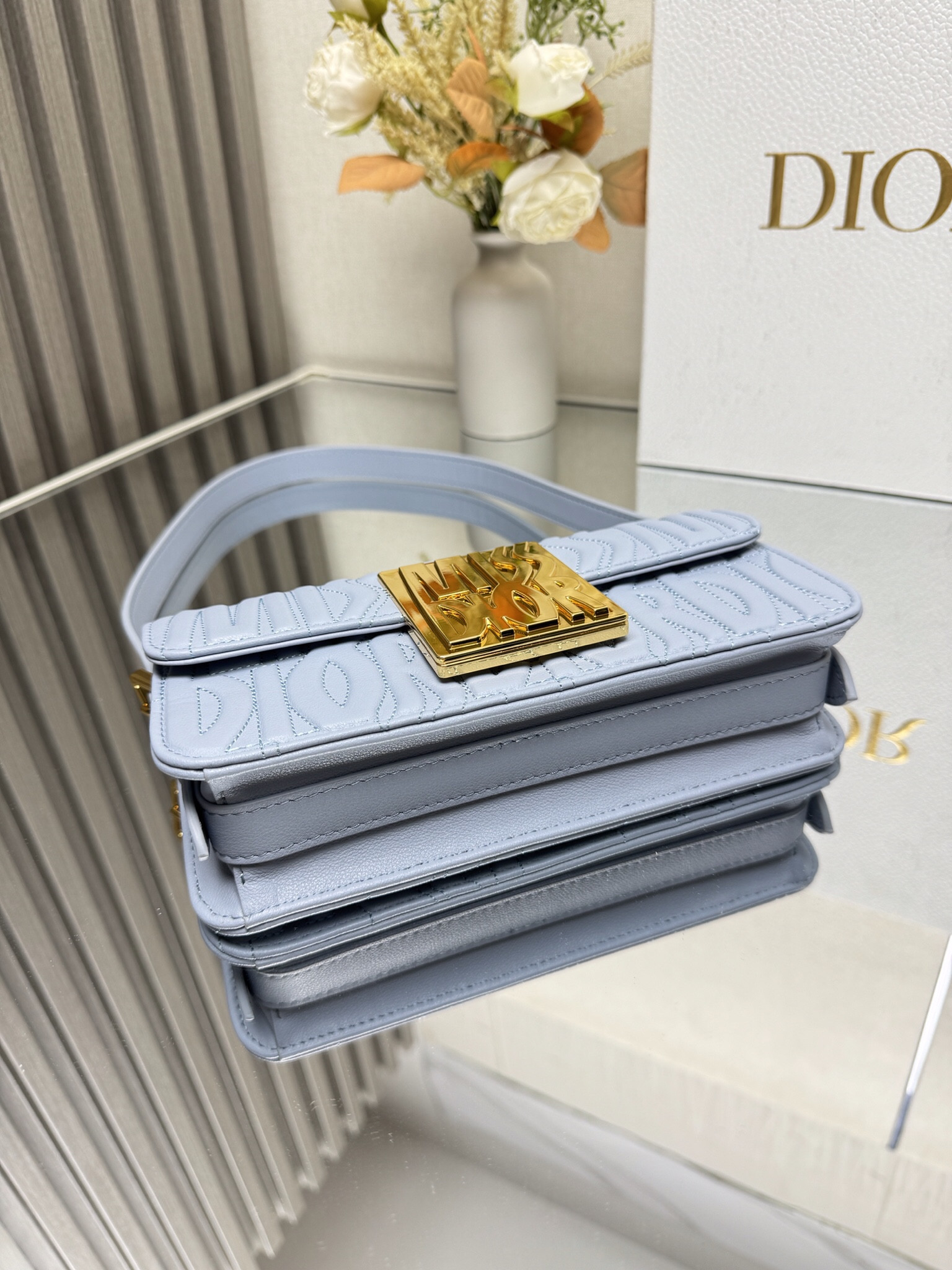 D*or miss D*or flap bag 22 x 11 x 6 cm