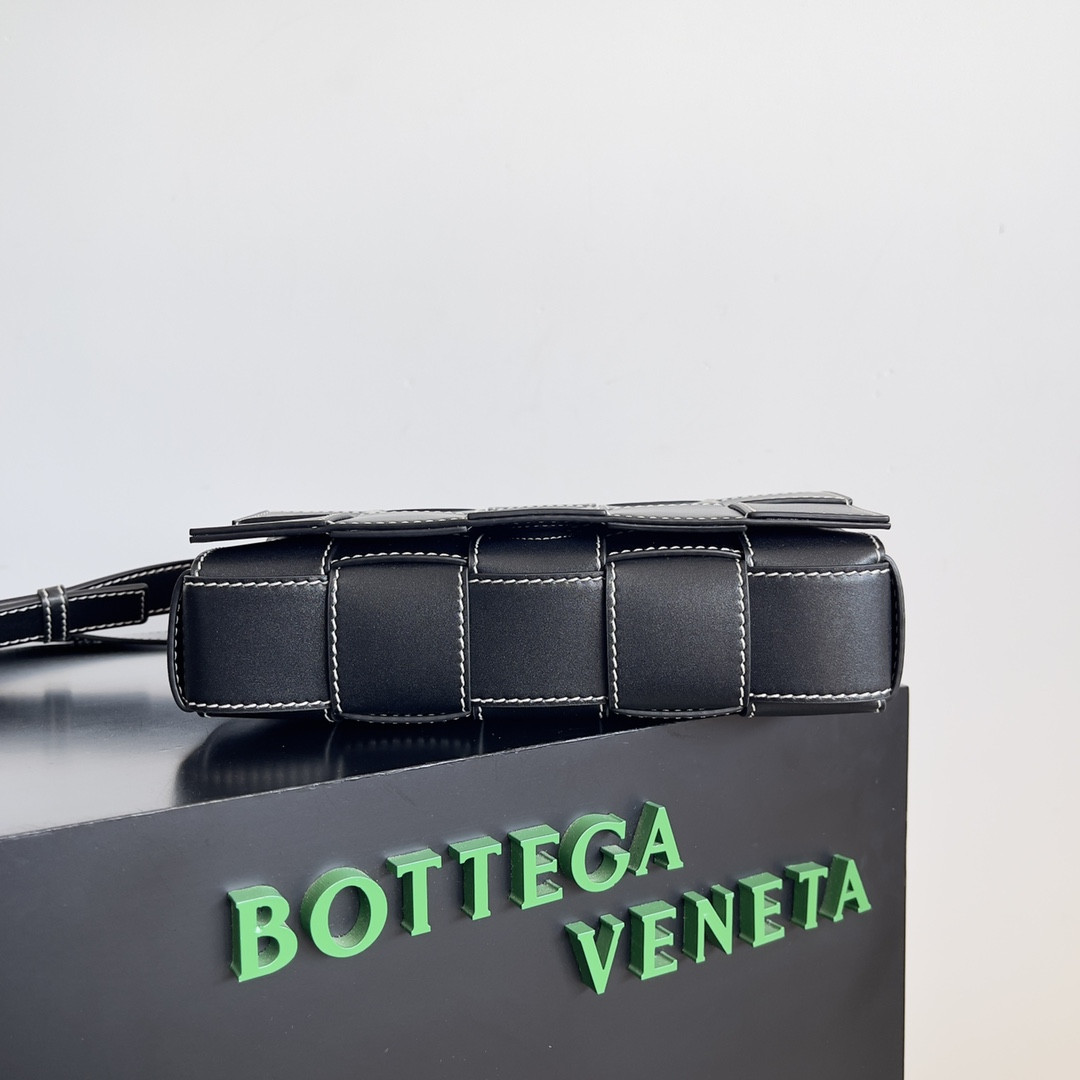 bo*te*ga Ve*ne*ta cassette 15x23x5cm