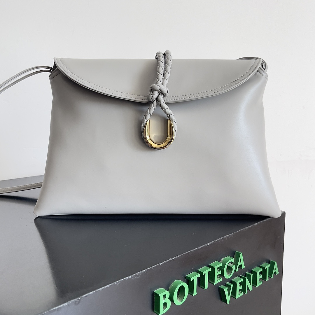 bo*te*ga Ve*ne*ta liberta 23 x 35 x 6cm