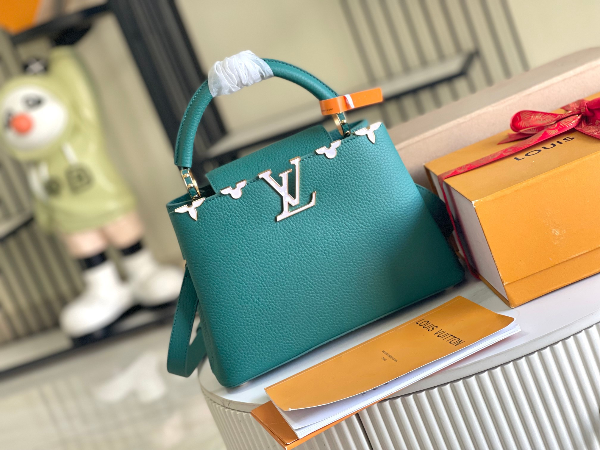 LV Capucines Flower Crown M23766 Taurillon 27x18x9cm