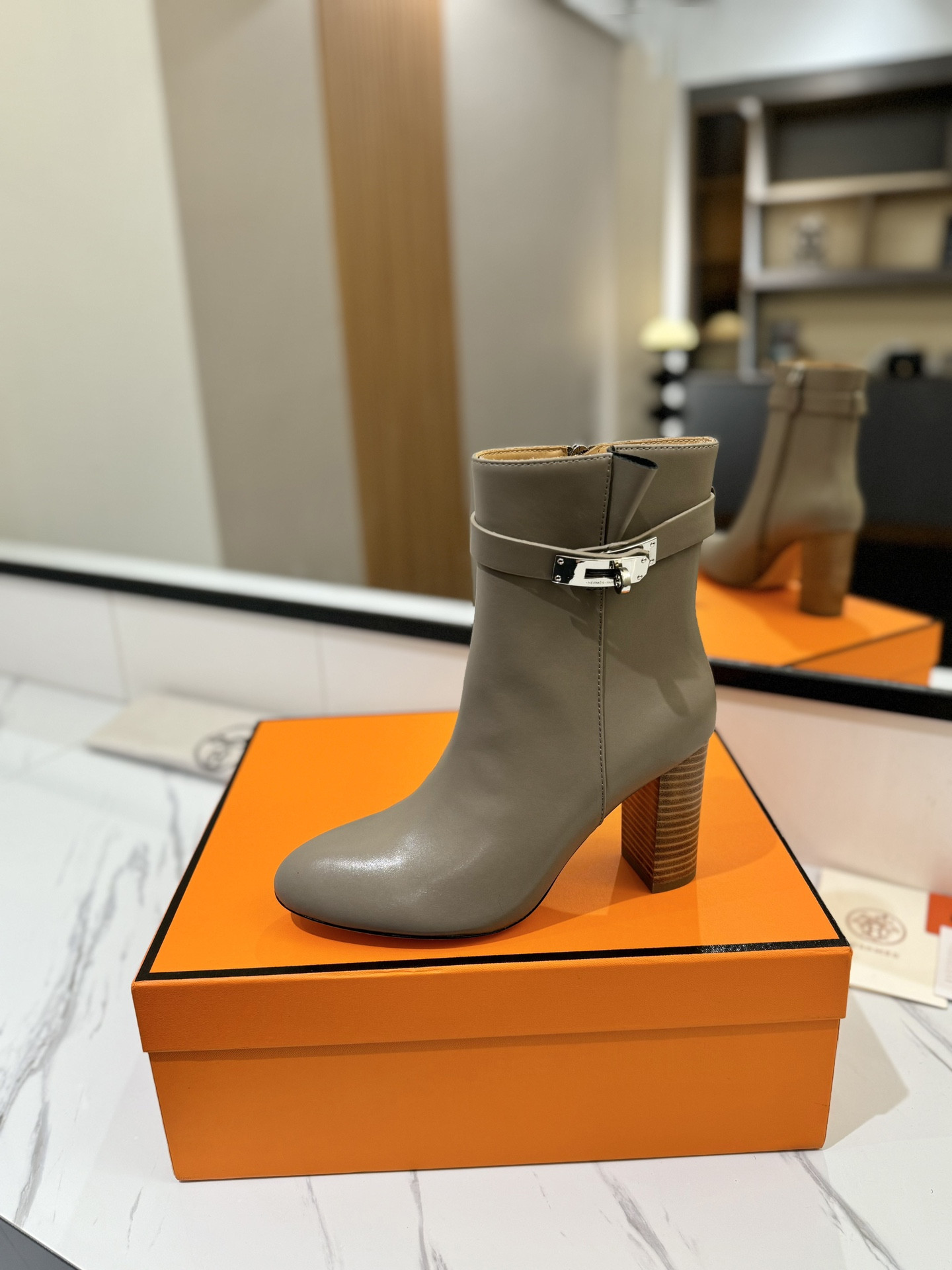 ua H**me5 kelly jumping boots