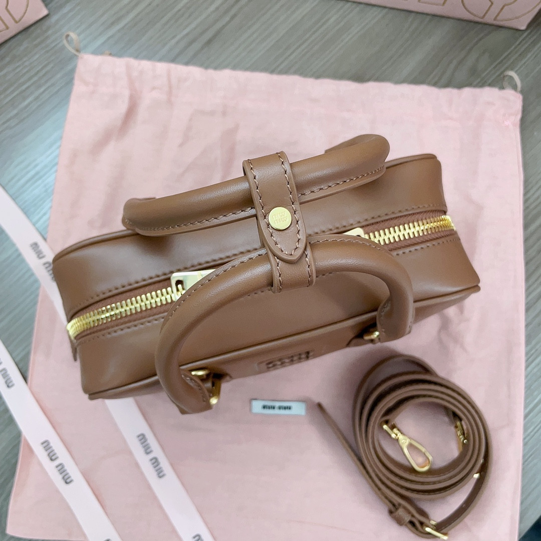 Miu Miu Arcadie leather bag 10.5x22x7.5cm