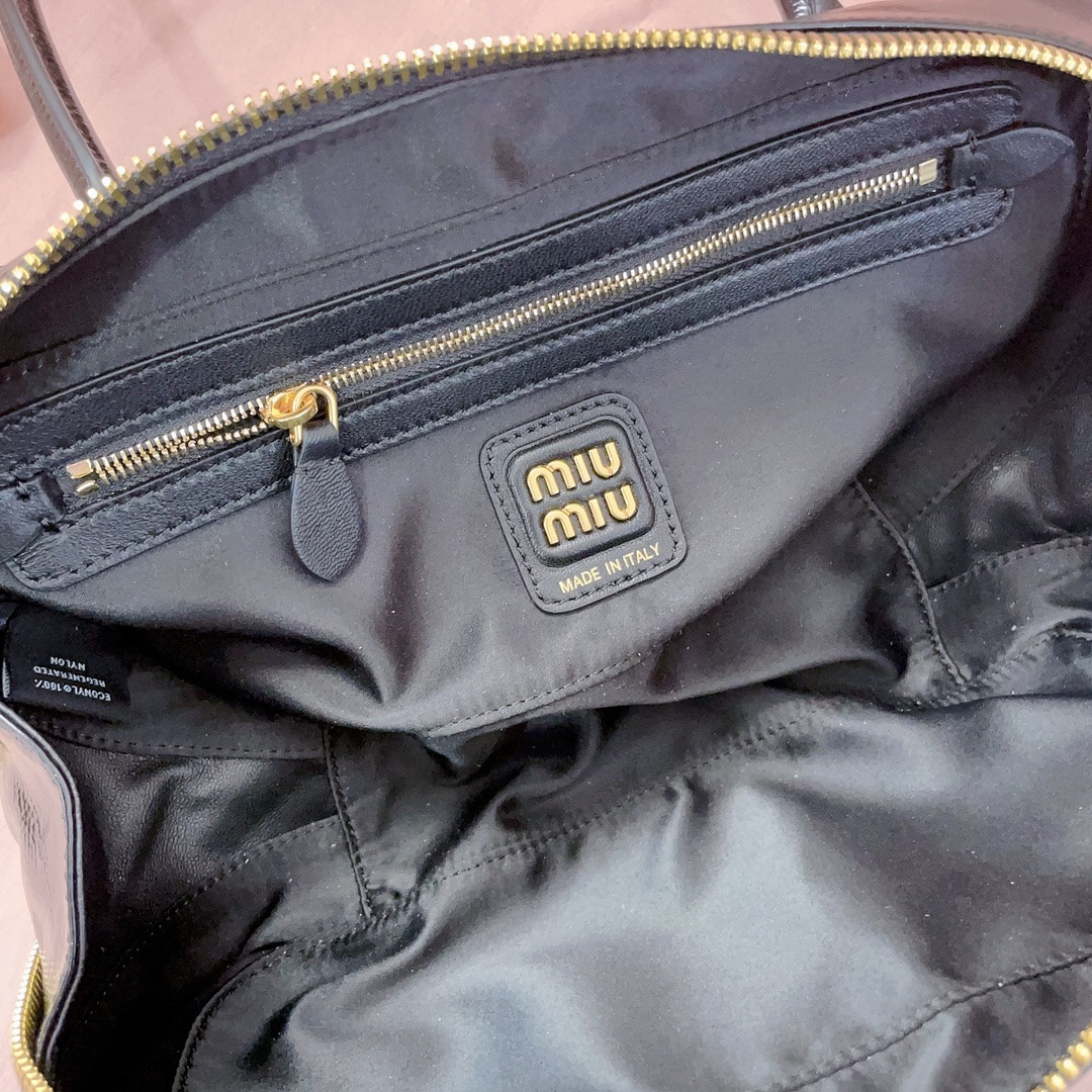 Miu Miu Beau naplak patent leather bag 12x27x8cm