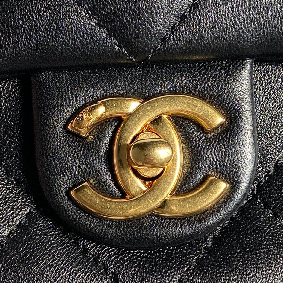 Ch*el fall-winter 2024-25 small flap bag 13x21x7cm