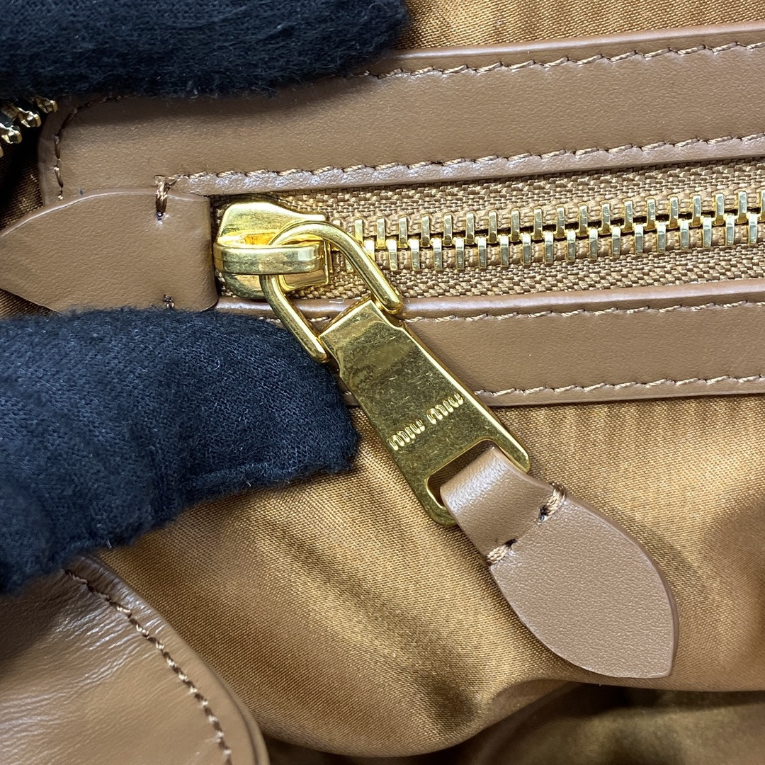 Miu Miu Beau naplak leather bag 29X17X9cm
