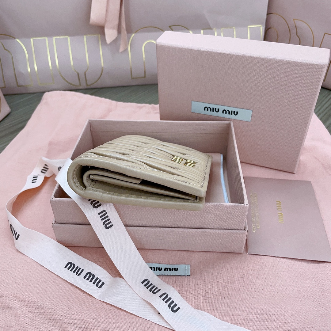 Miu Miu Small matelassé nappa leather wallet 11.2x8.5cm
