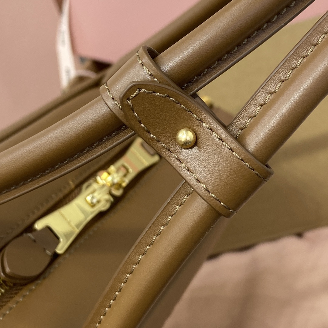 Miu Miu Leather Beau bag 23x34x10cm