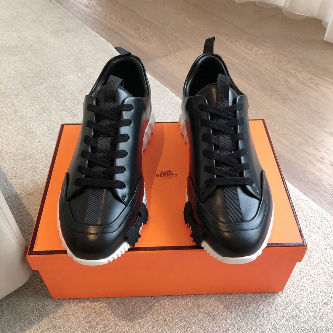 ua H**me5 bouncing sneaker