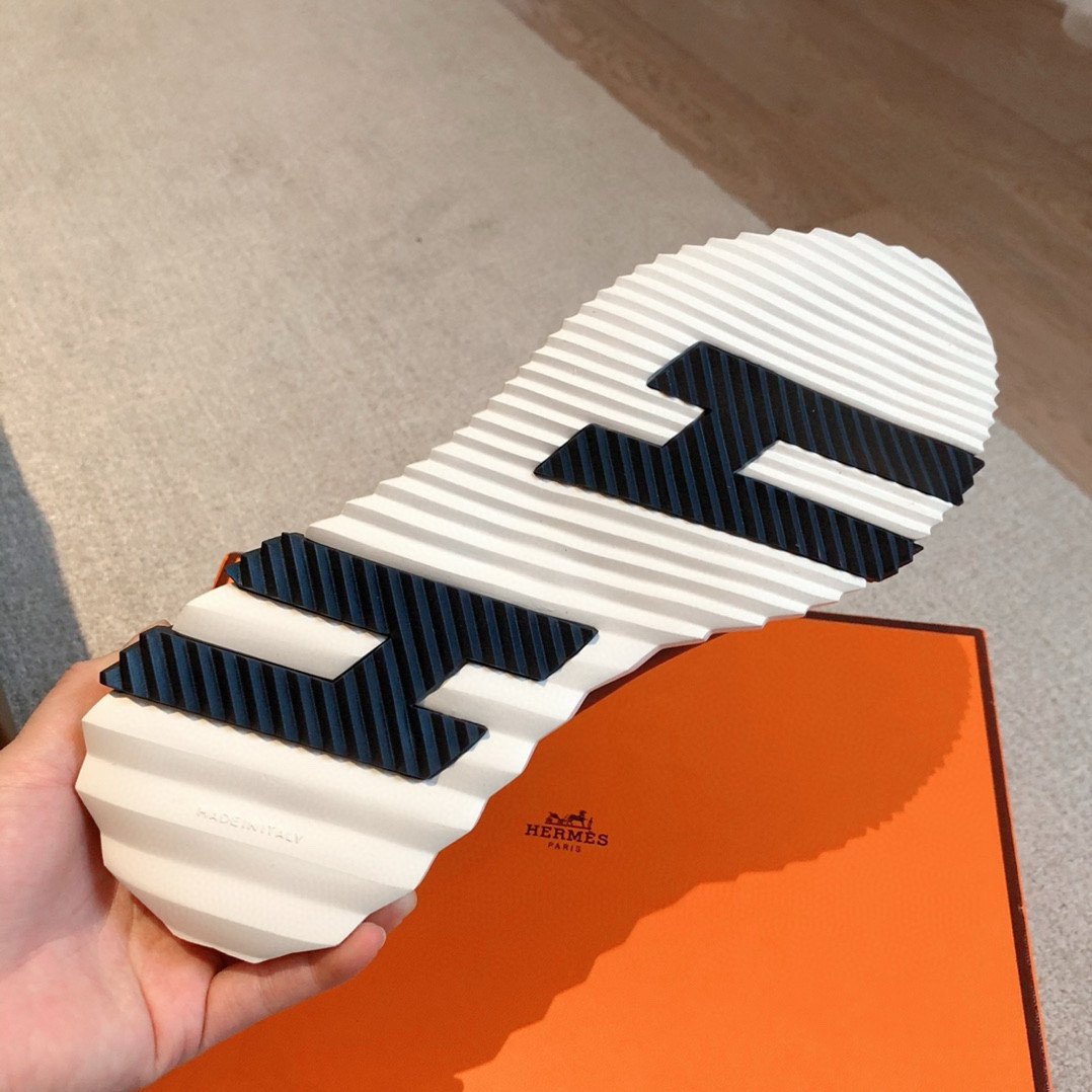 ua H**me5 bouncing sneaker