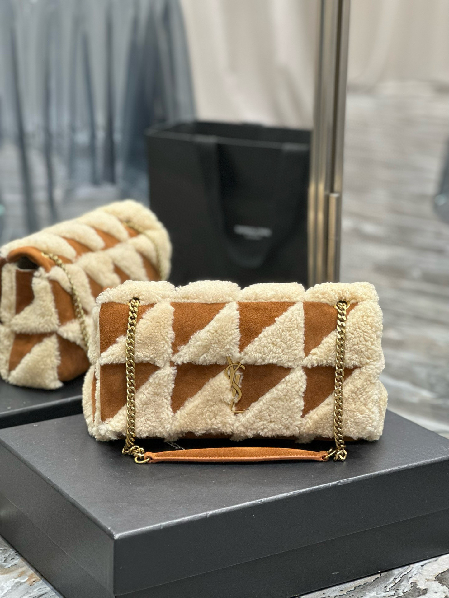Y*L jamie medium in suede and shearling 25×15×7.5cm