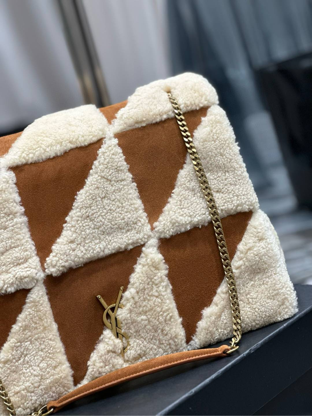 Y*L jamie large in suede and shearling 38×26×12cm
