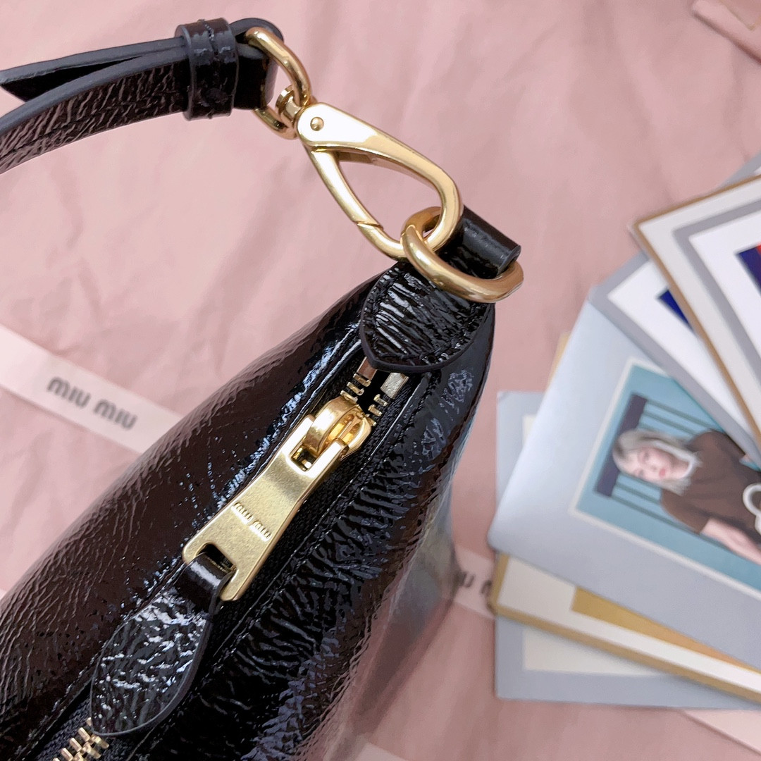 MIU MIU Naplak patent leather pouch 14x18.5x10cm