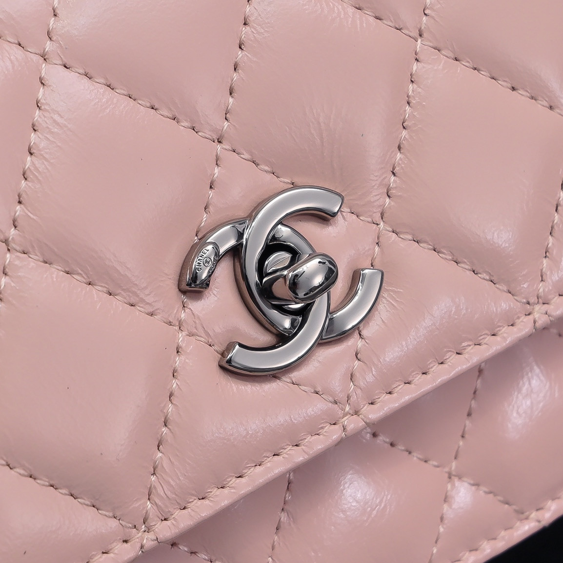Ch*el clutch with chain 18.5x11x6cm