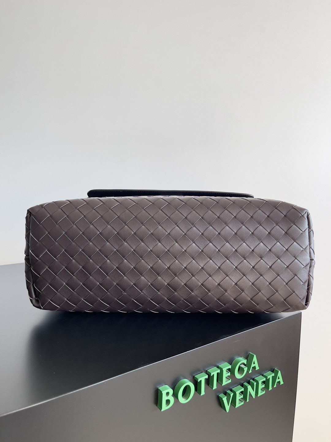 bo*te*ga Ve*ne*ta medium andiamo messenger 37x26x13cm