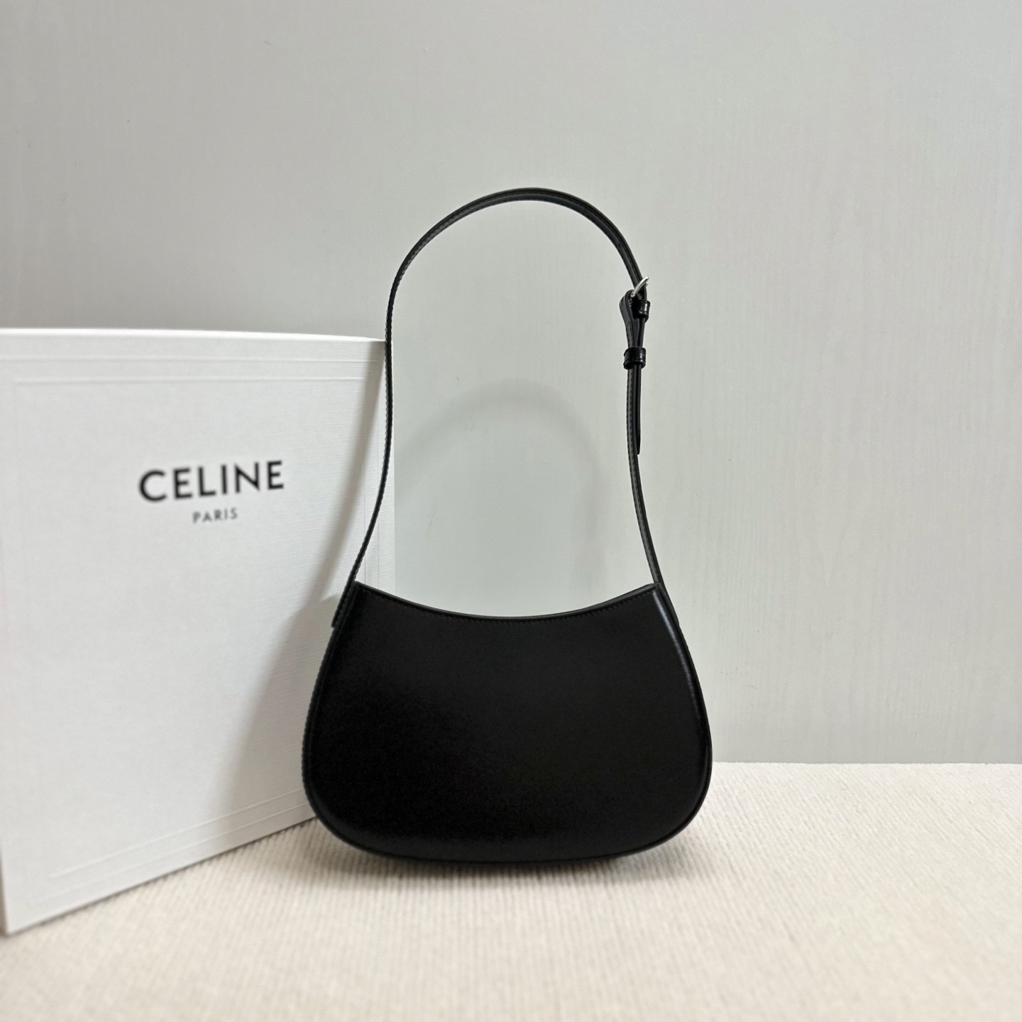 Ce**e medium tilly bag in shiny calfskin 22x13.5x4cm