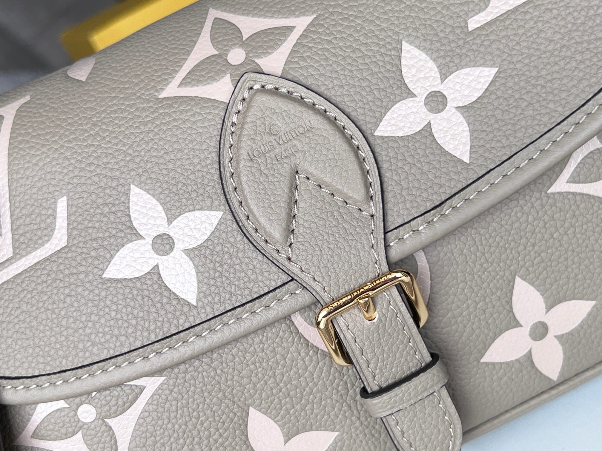 LV Diane M46583 23x16x8.5CM
