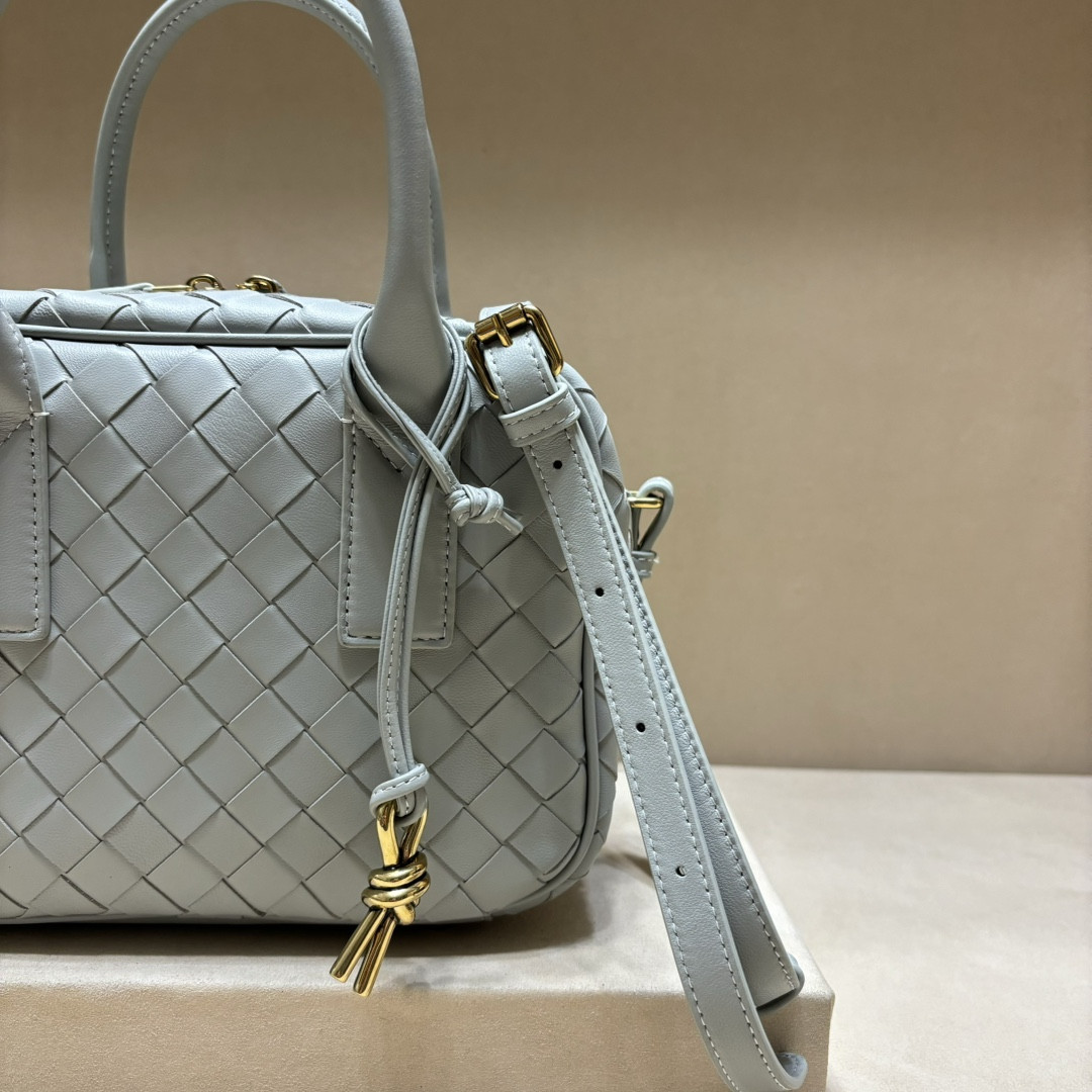 bo*te*ga Ve*ne*ta small getaway 23.5x17.5x9cm