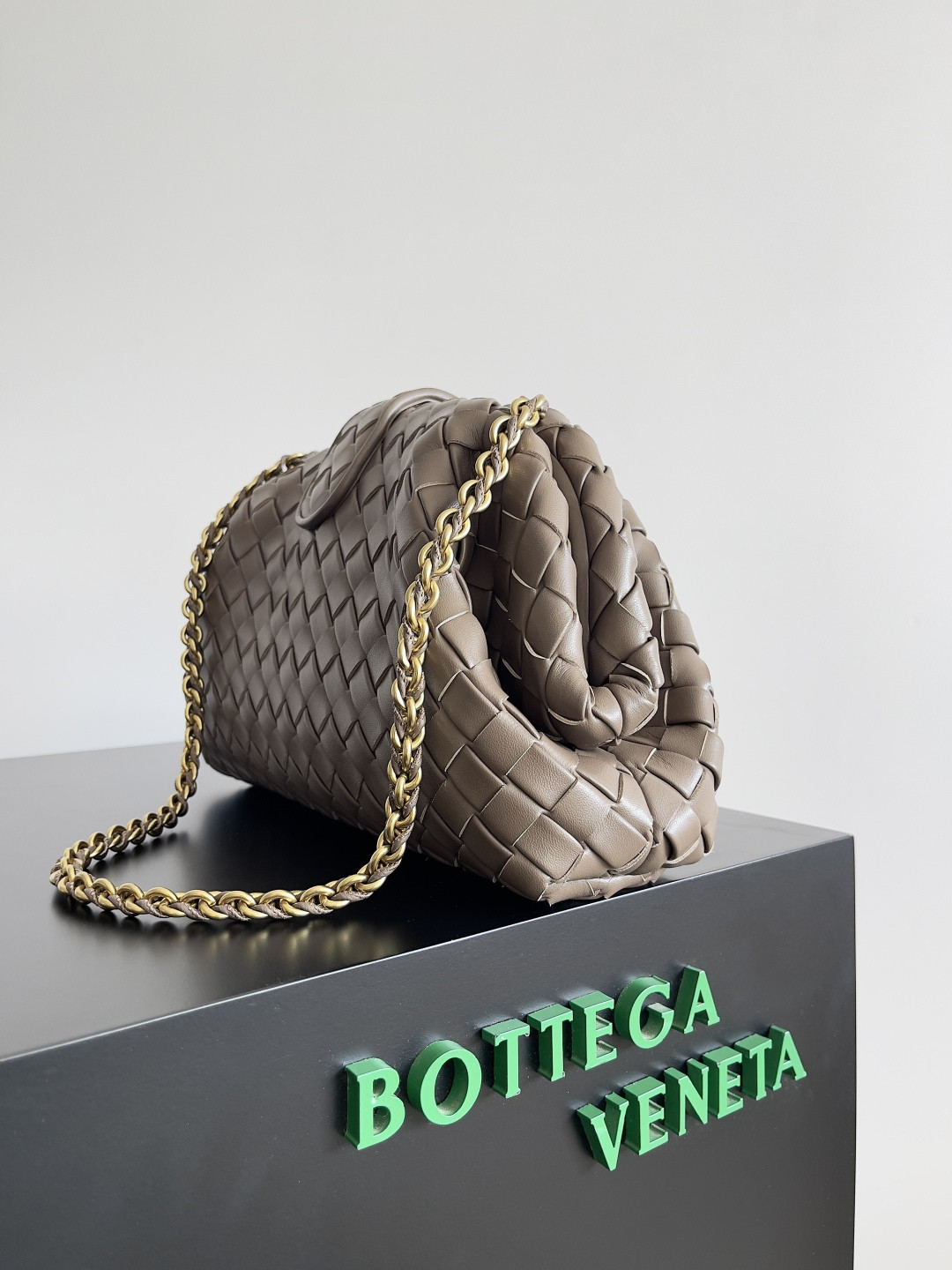 bo*te*ga Ve*ne*ta  lauren  clutch andiamo parachute  31x16.5x11cm