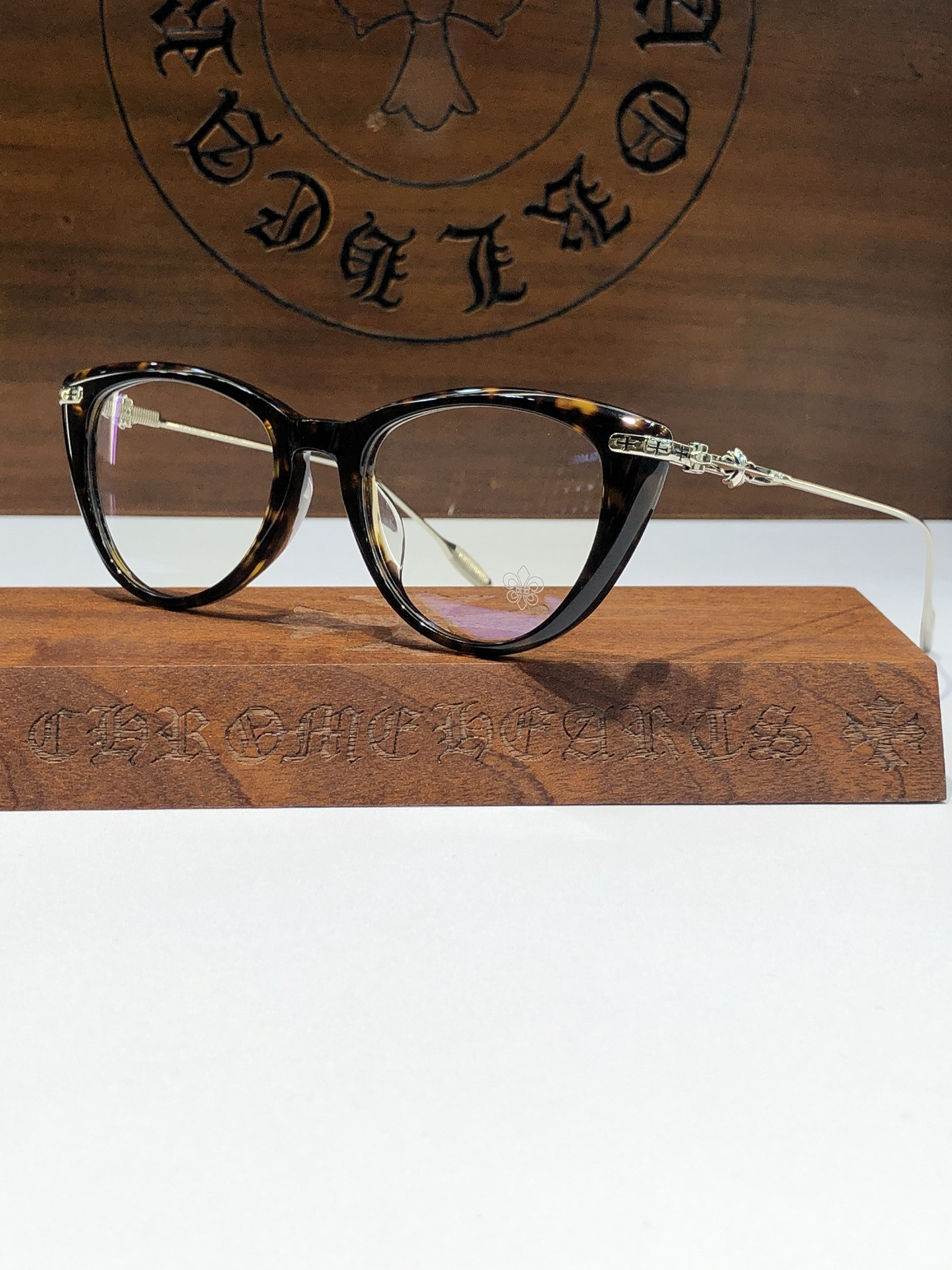 Ch**me He**ts glasses ch8228