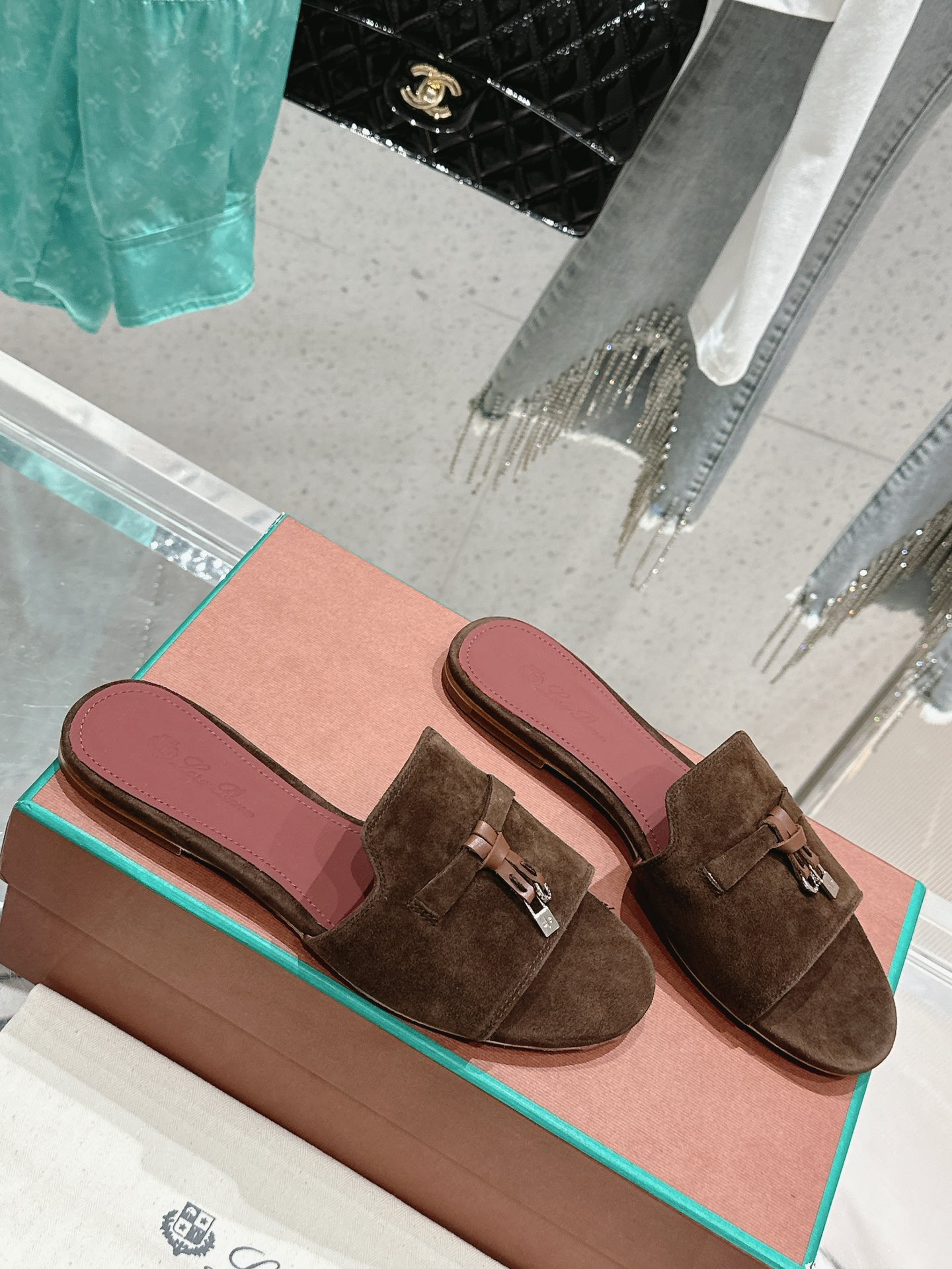 ua L**o p*ana summer charms sandal