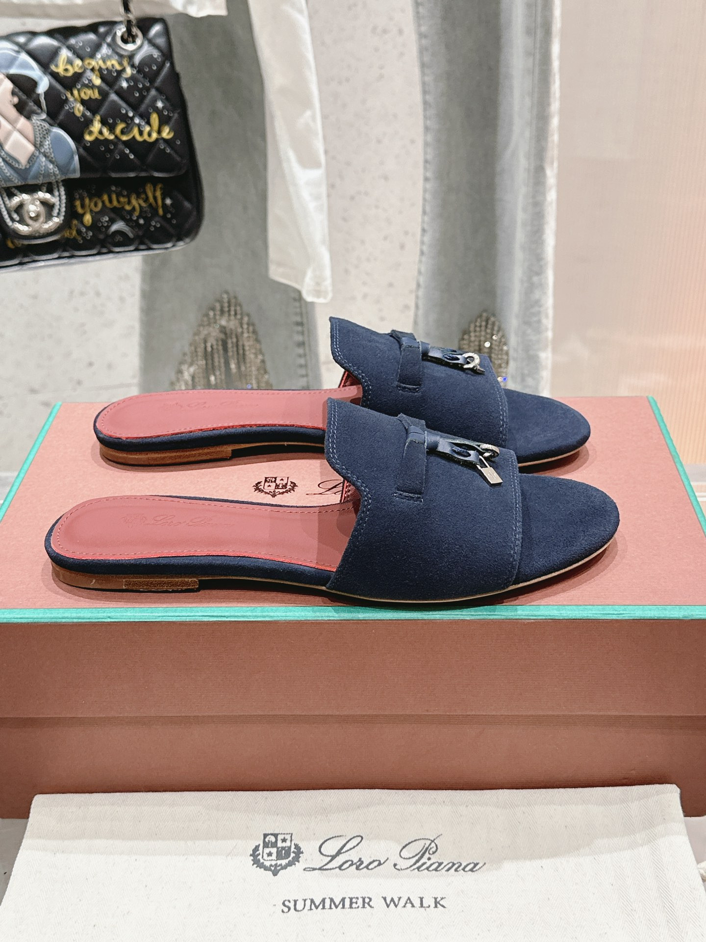 ua L**o p*ana summer charms sandal