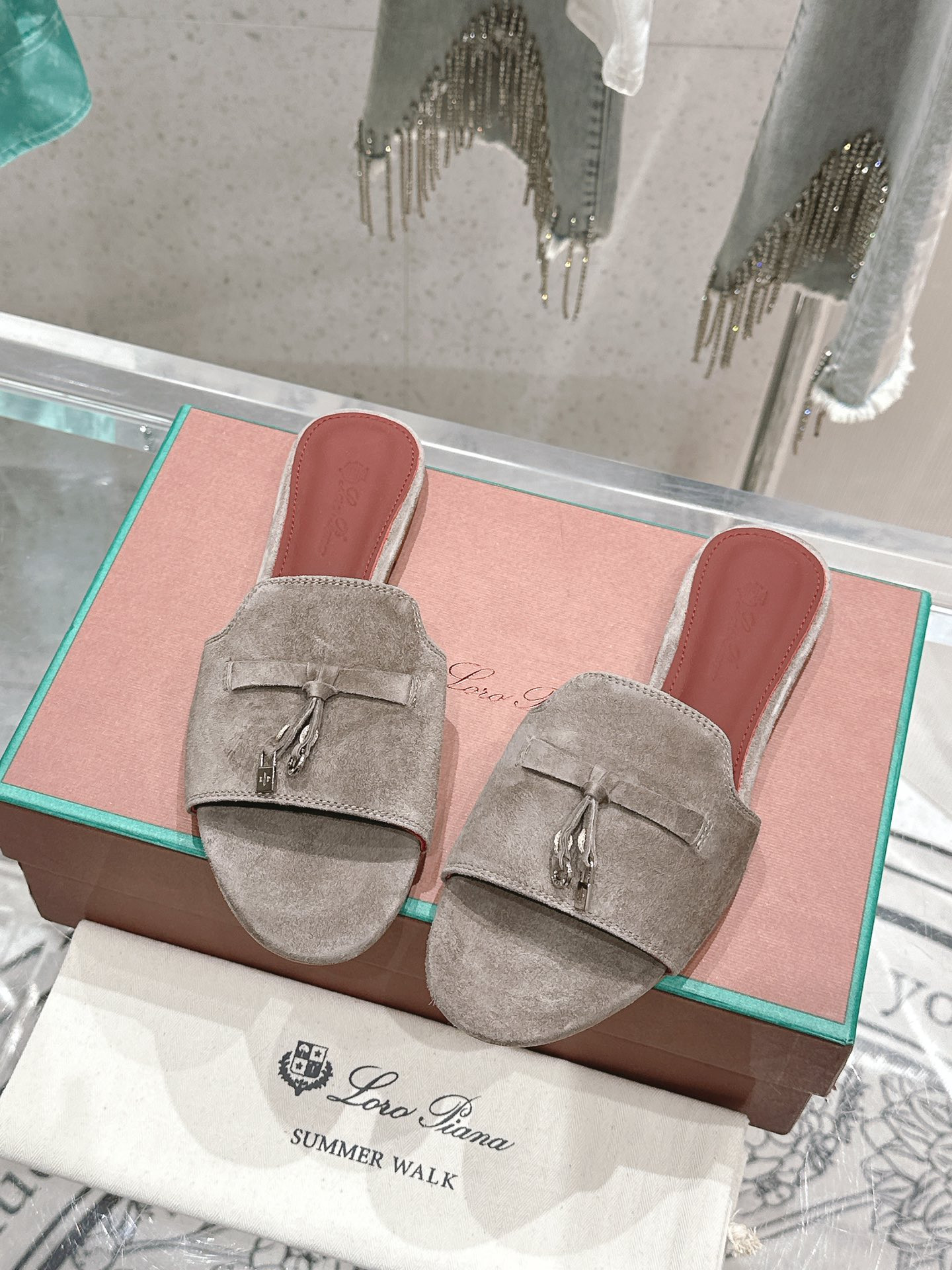 ua L**o p*ana summer charms sandal