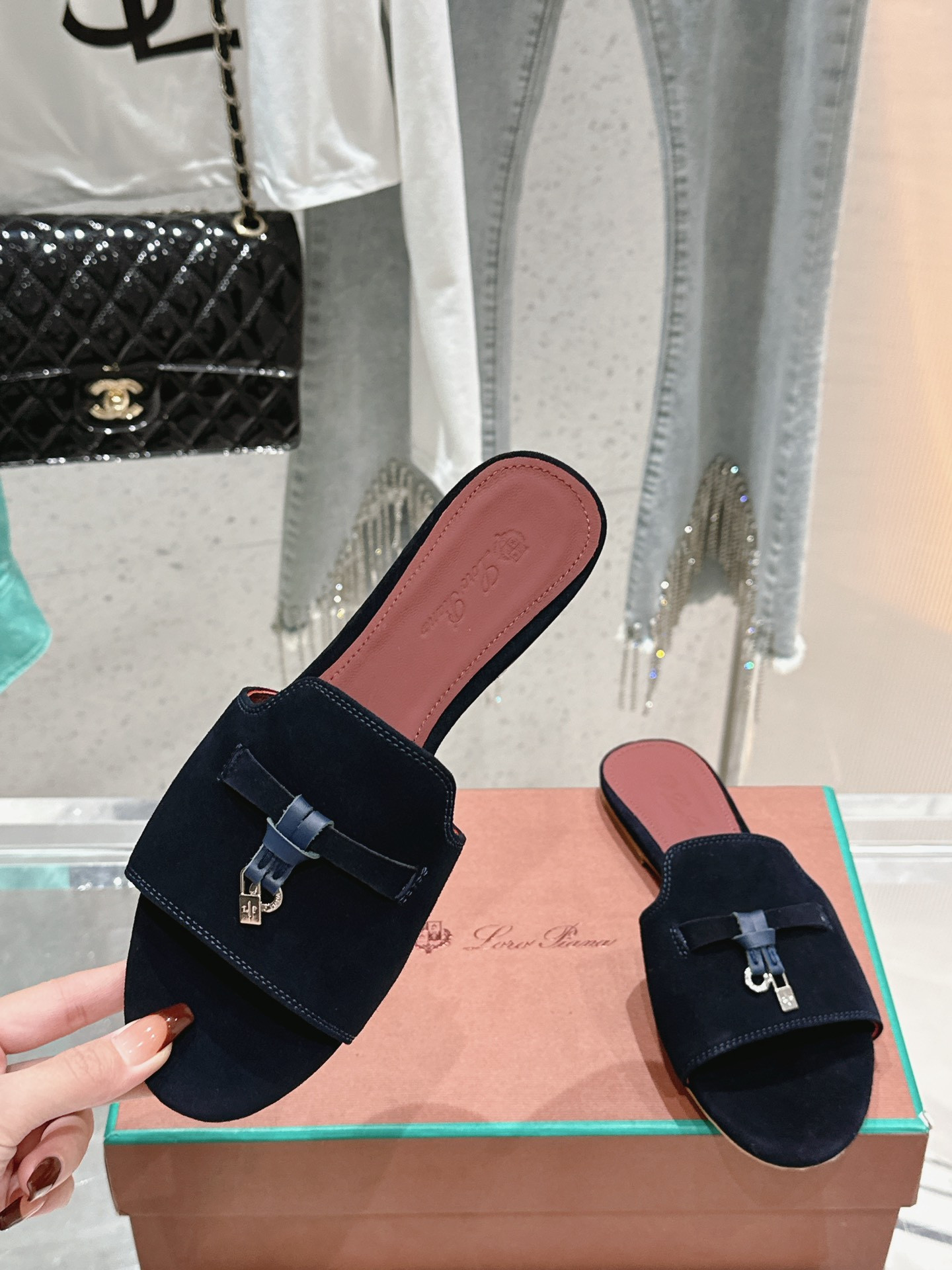 ua L**o p*ana summer charms sandal