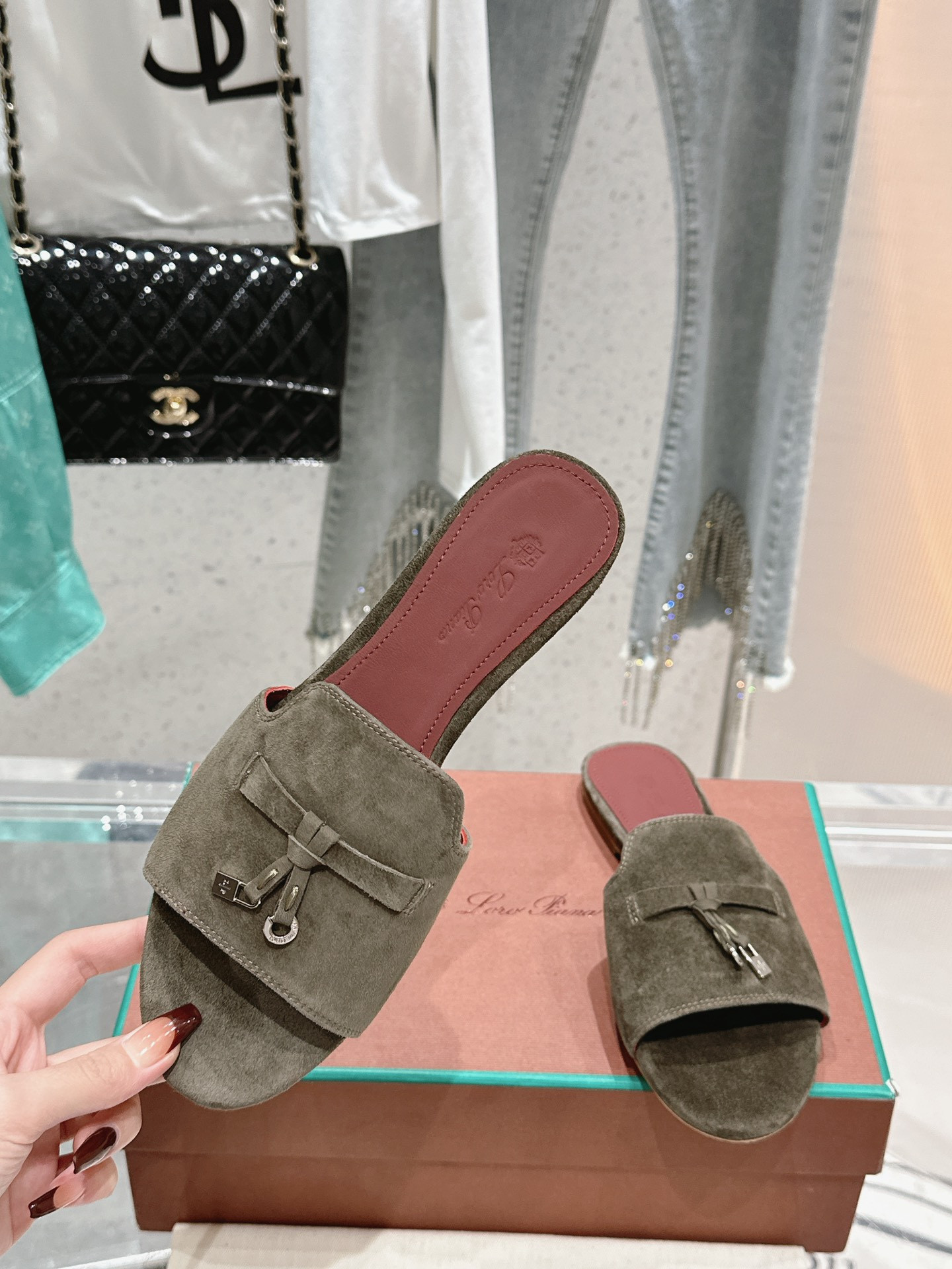 ua L**o p*ana summer charms sandal