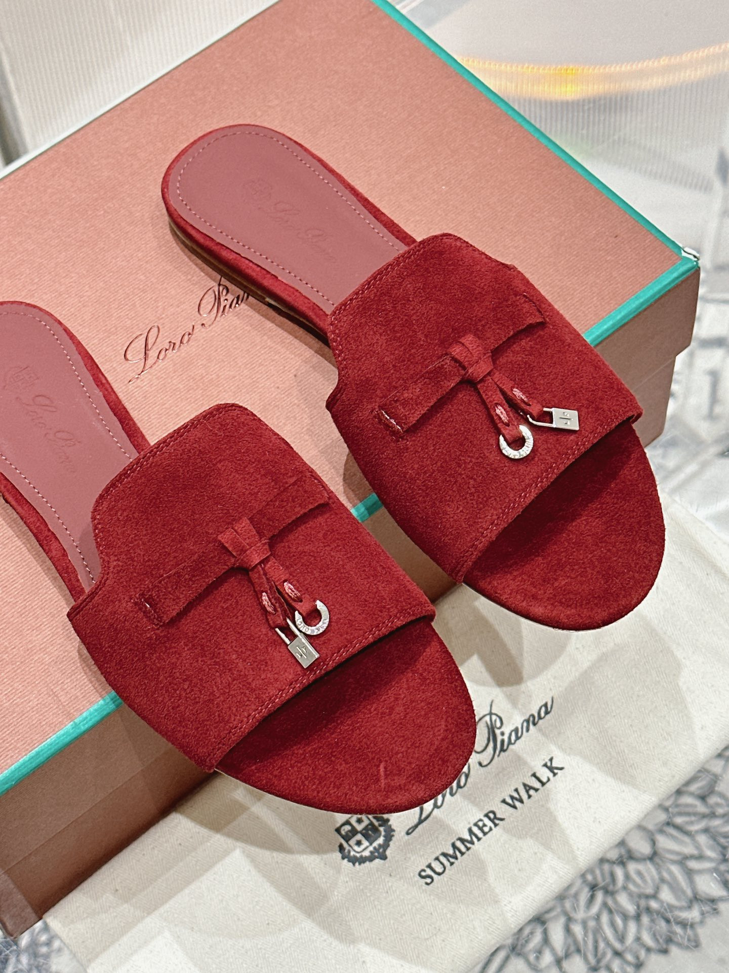ua L**o p*ana summer charms sandal
