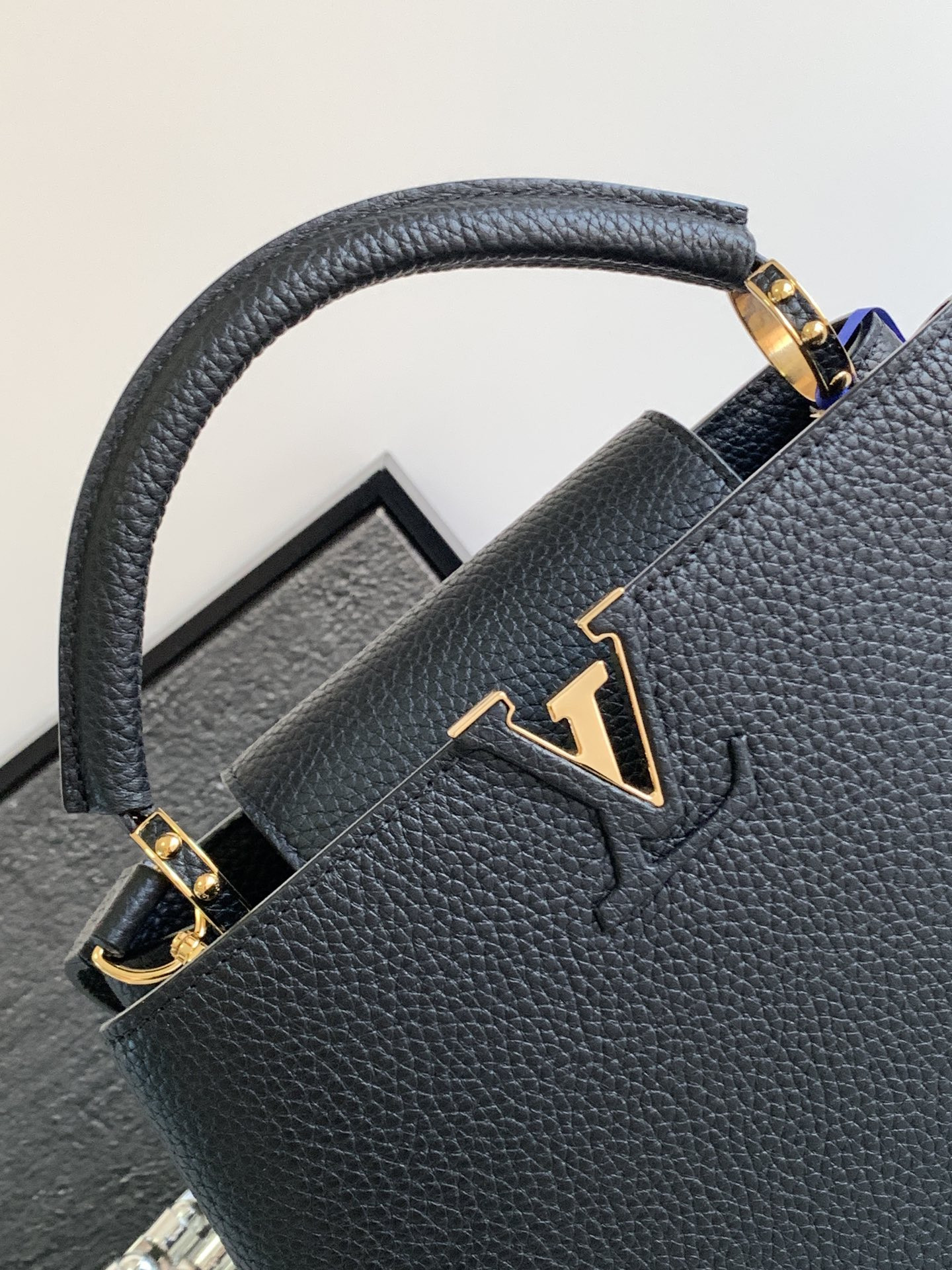 LV Capucines BB M24728 27 x 17.3 x 9cm