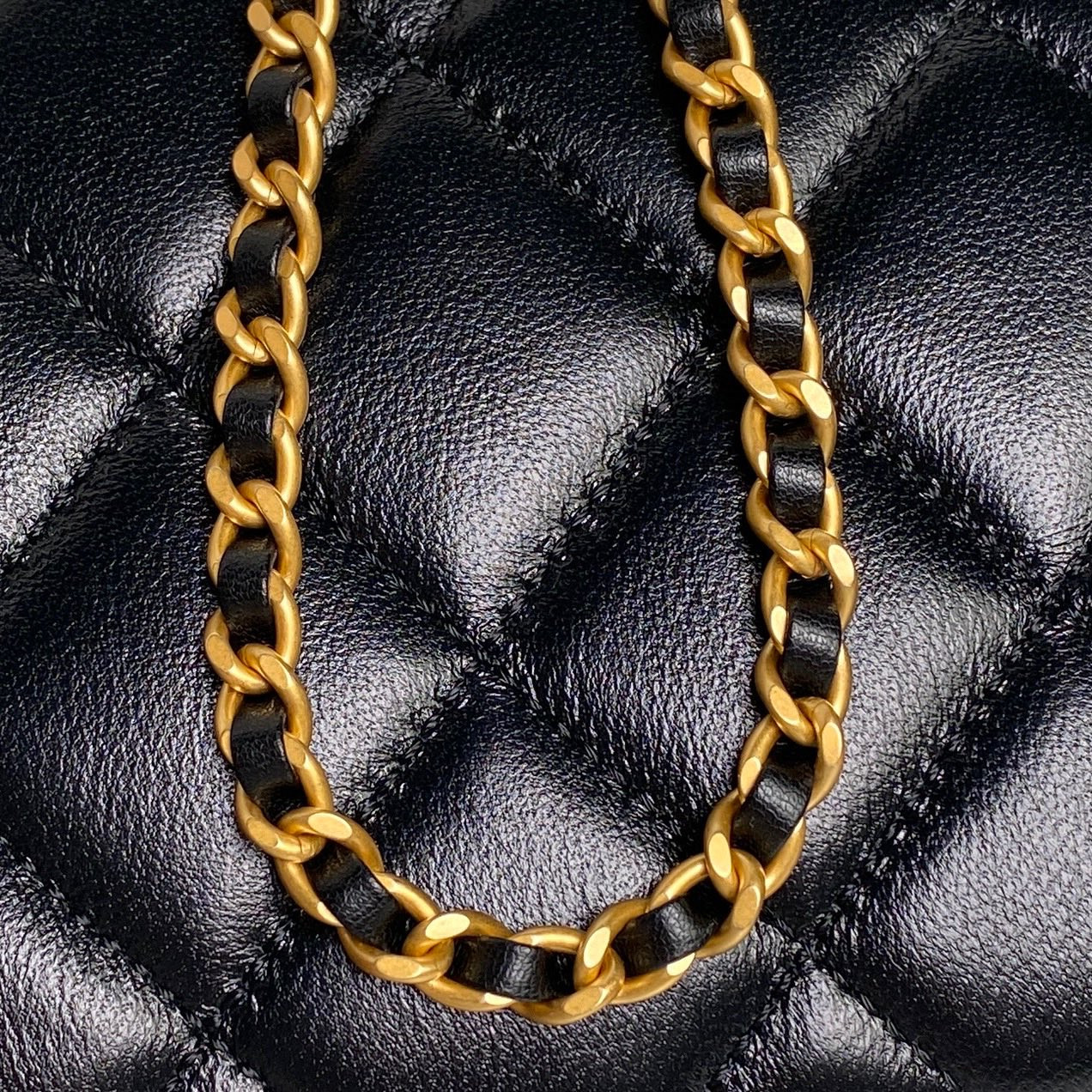 Ch*el 25p bag as5390 17.5×25×7cm