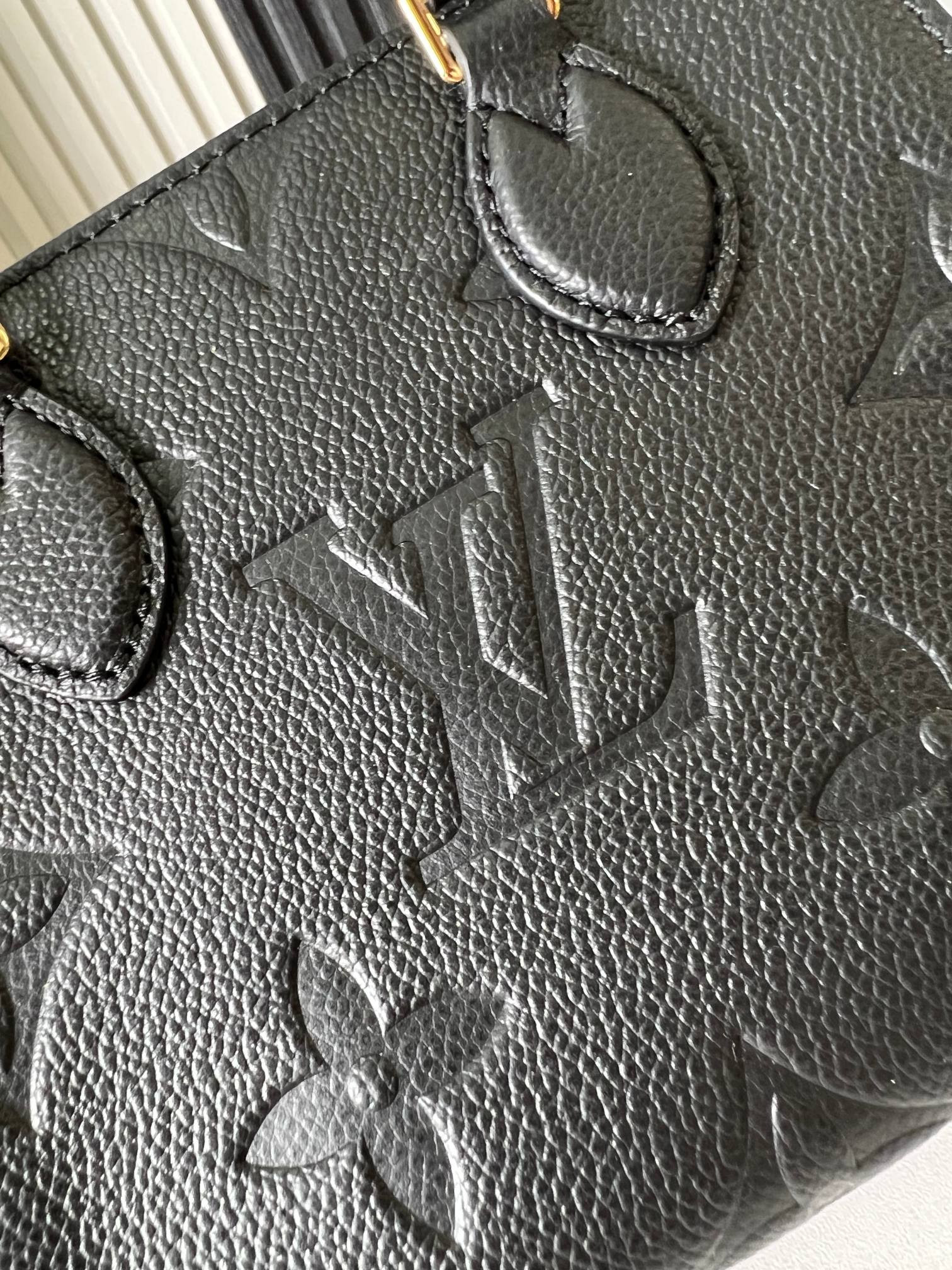 LV ON THE GO BB M46993 18 x15 8.5cm