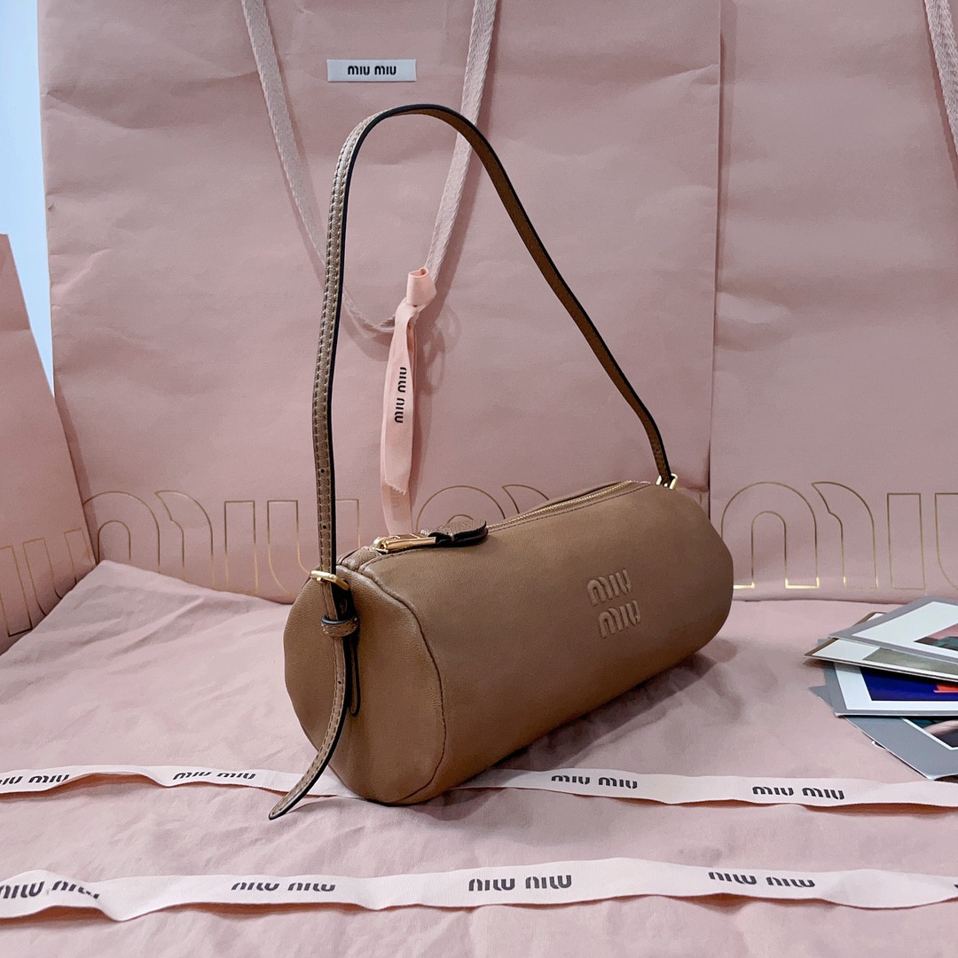 Miu Miu Nappa leather pouch 22x9x9cm