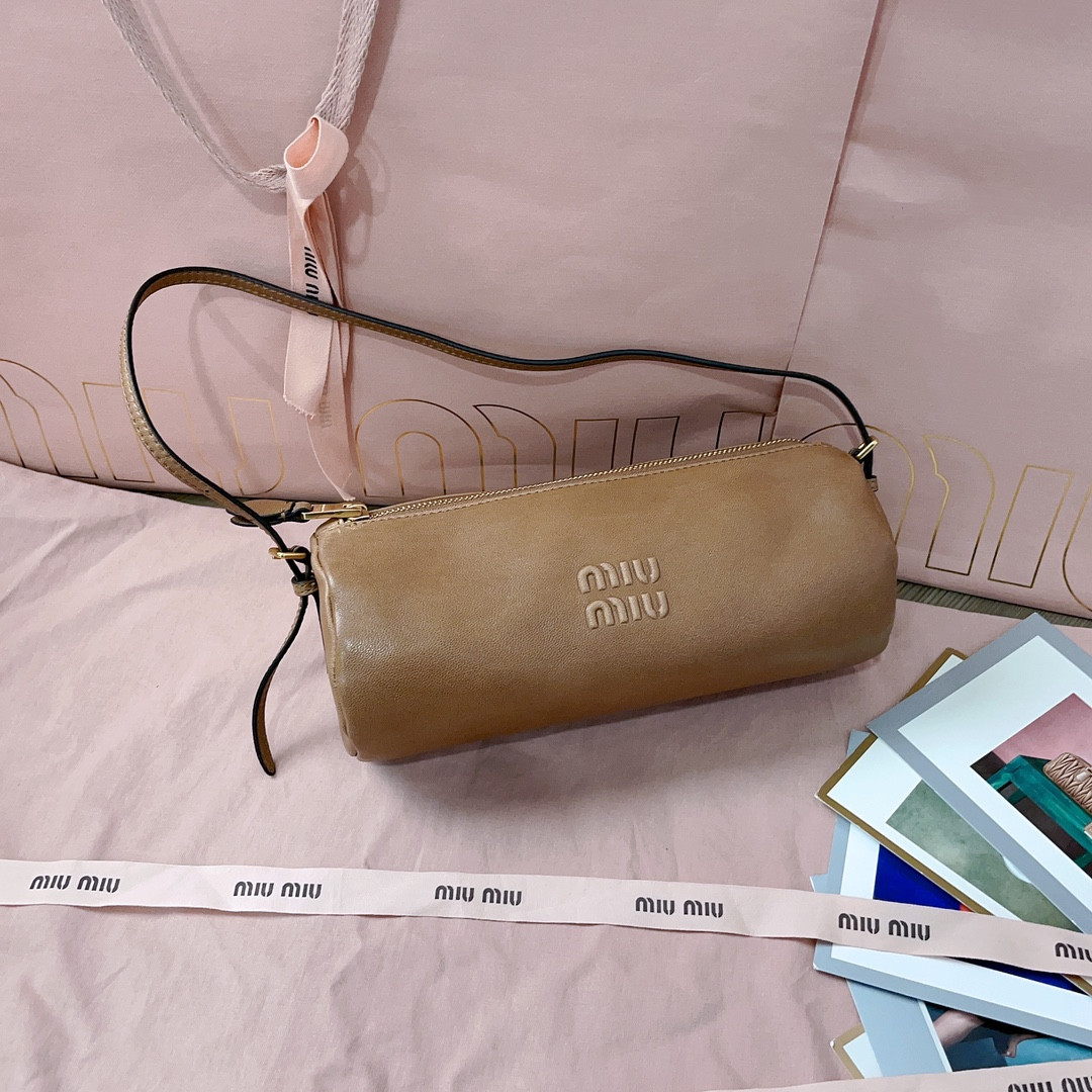 Miu Miu Nappa leather pouch 22x9x9cm