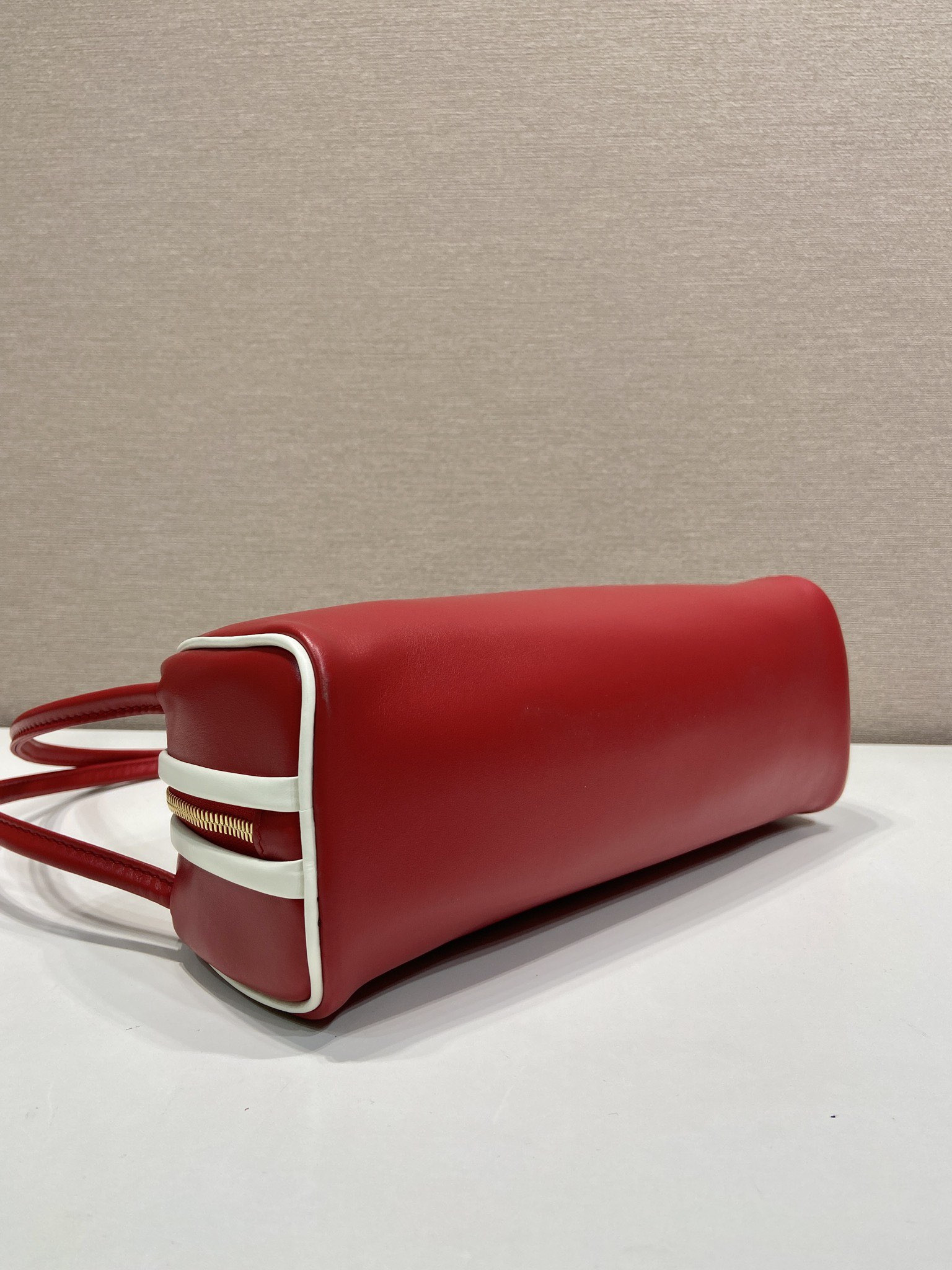 Pra*a swing smooth leather shoulder bag 28x11.5x10cm