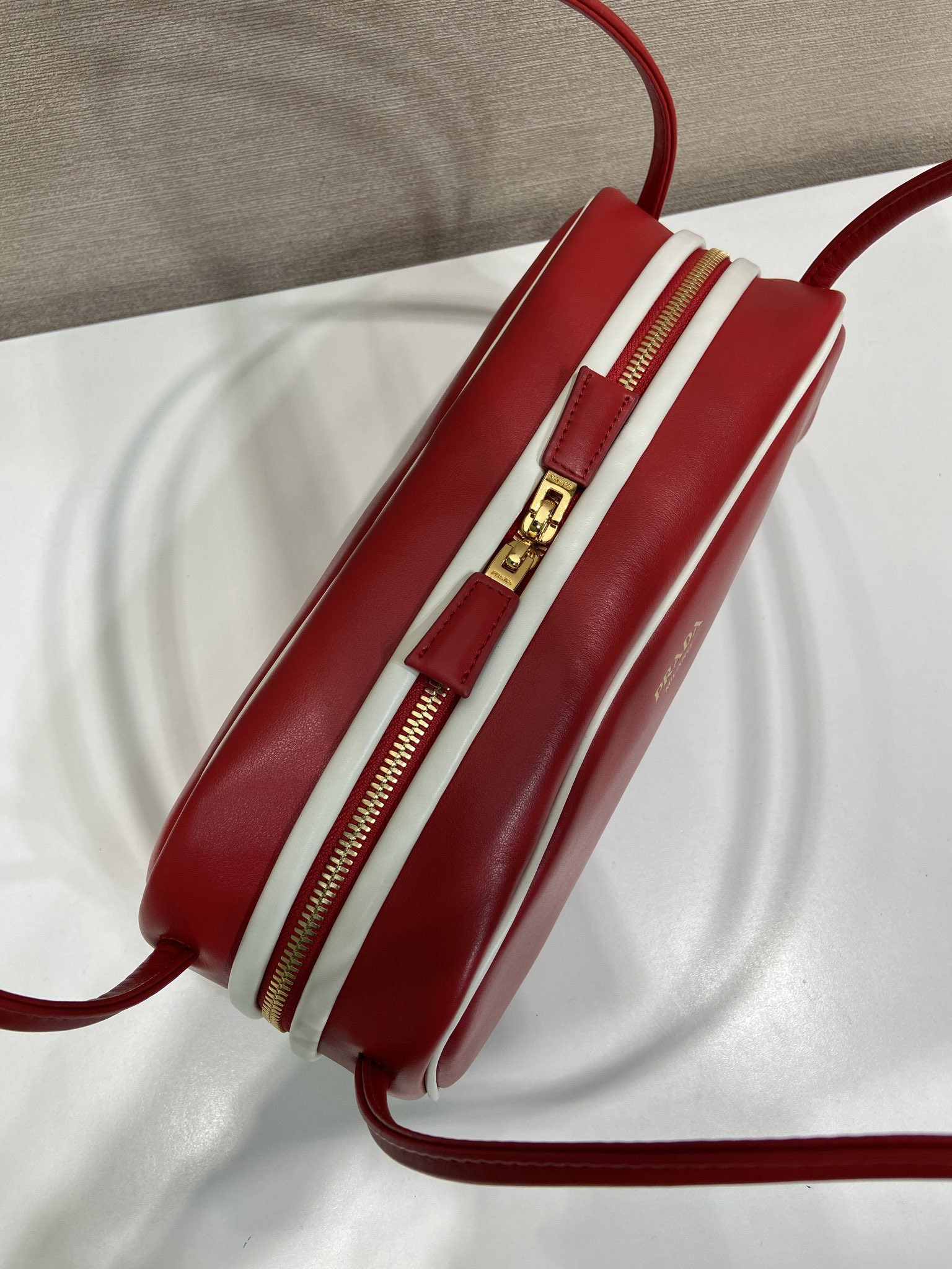 Pra*a swing smooth leather shoulder bag 28x11.5x10cm