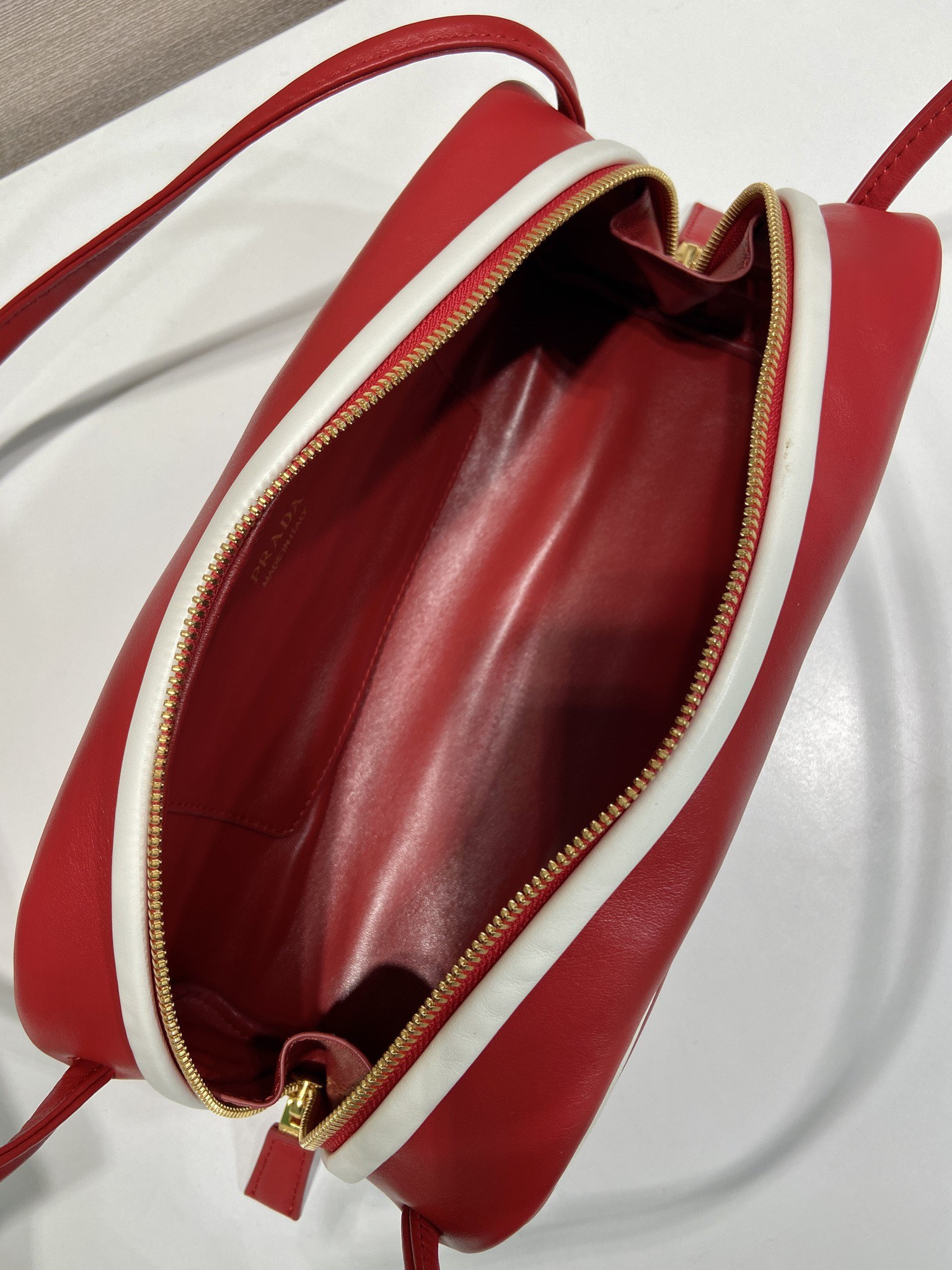Pra*a swing smooth leather shoulder bag 28x11.5x10cm