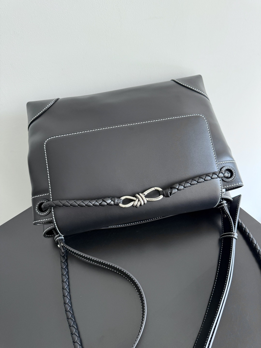 bo*te*ga Ve*ne*ta medium andiamo messenger 37x26x13cm