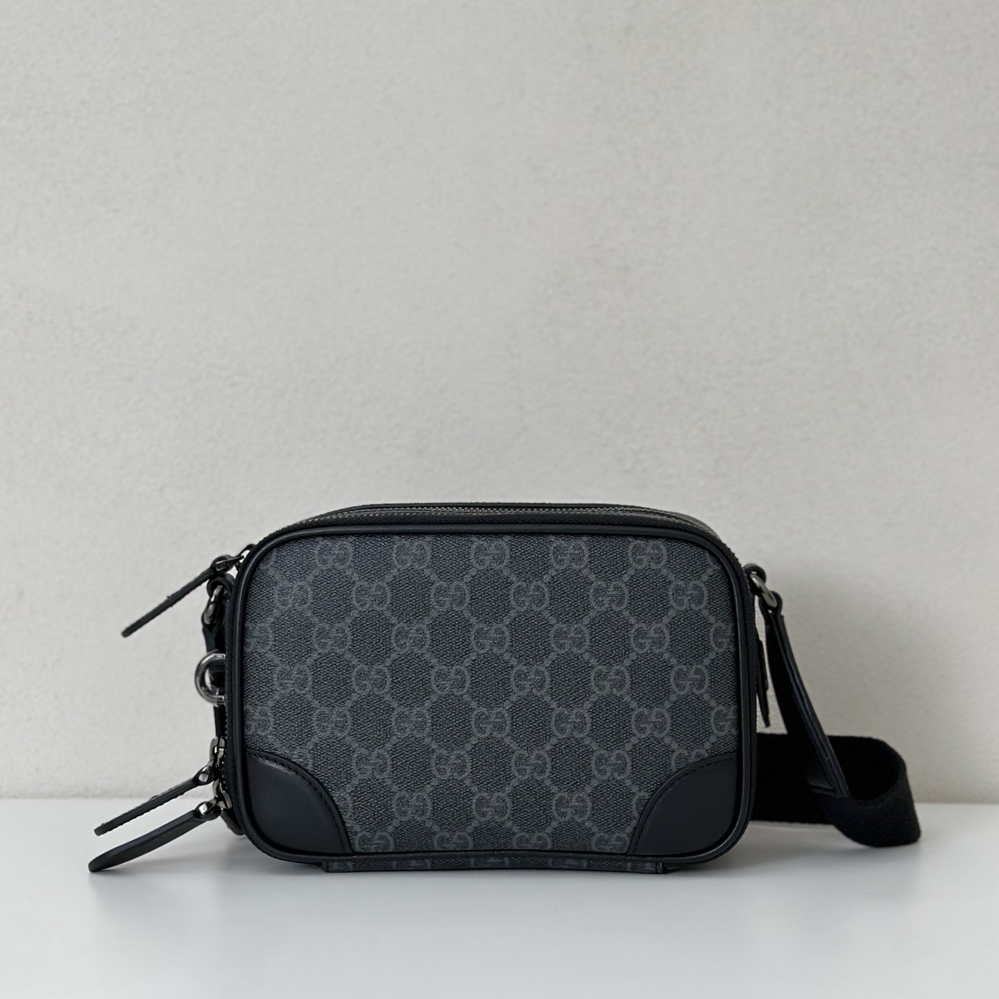 G*u*i gg emblem mini crossbody bag 19x12.5x7cm