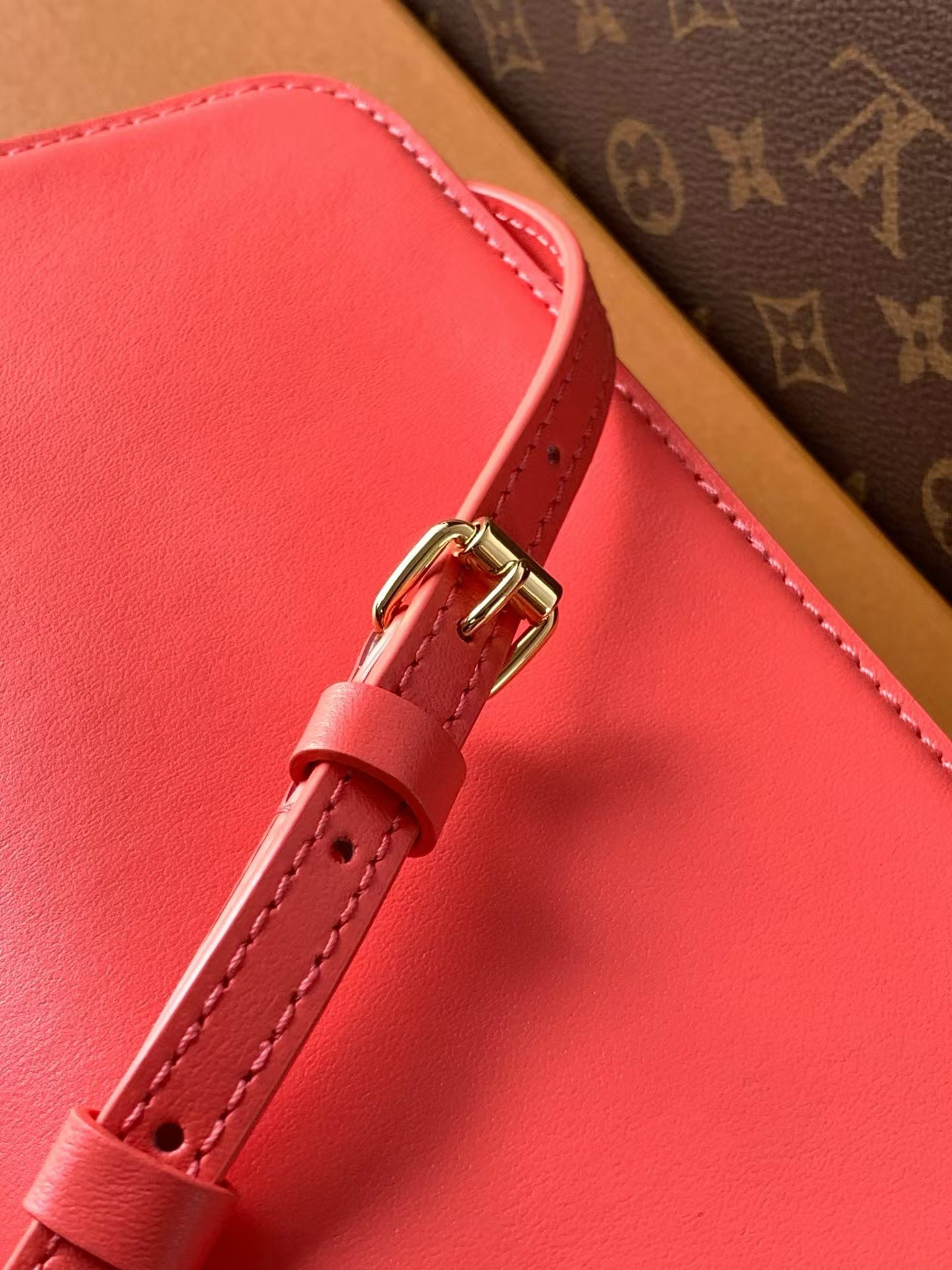 LV Wallet On Chain LV Bloom M14548 20x11.5x4cm