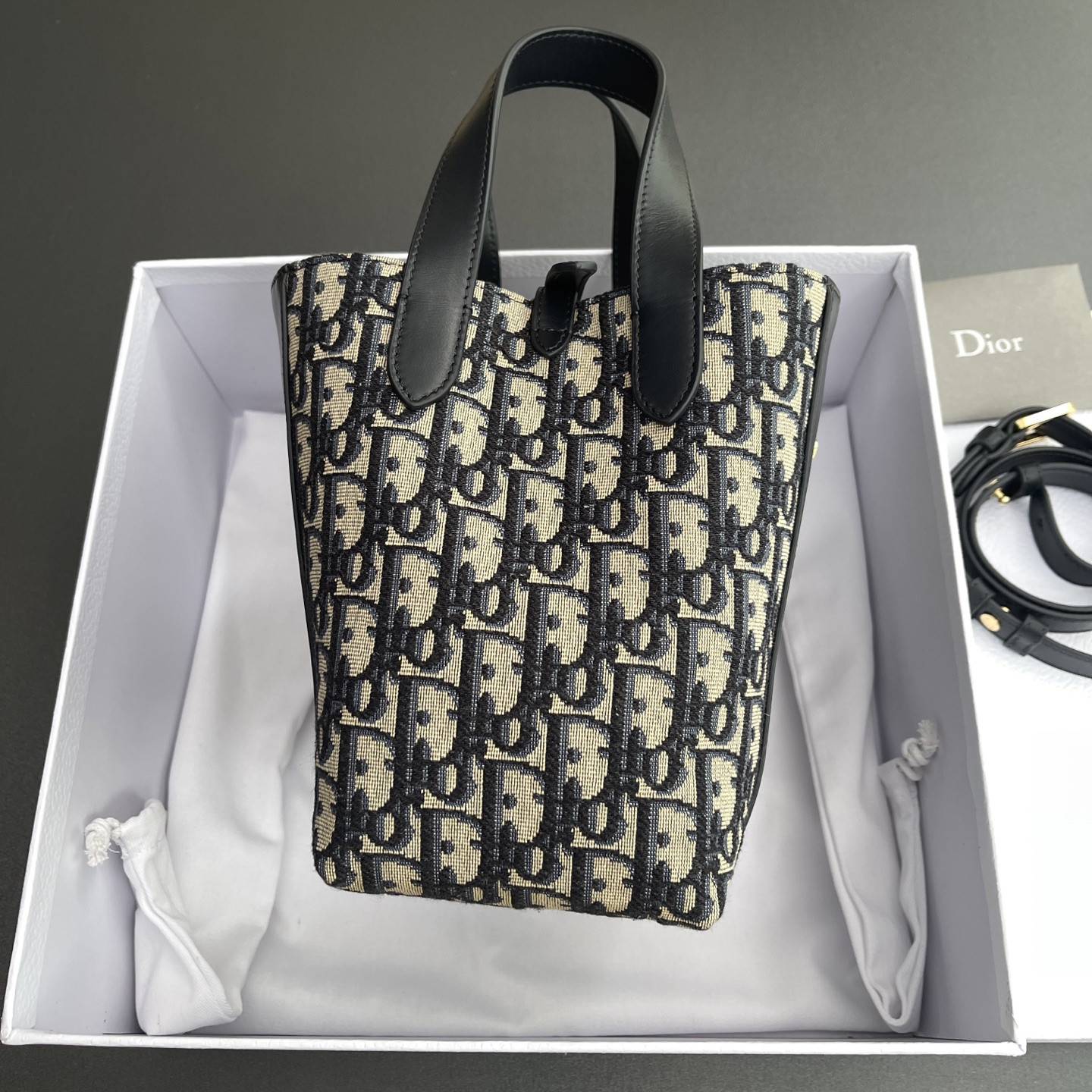 D*or small signature bucket bag 21x19x11cm