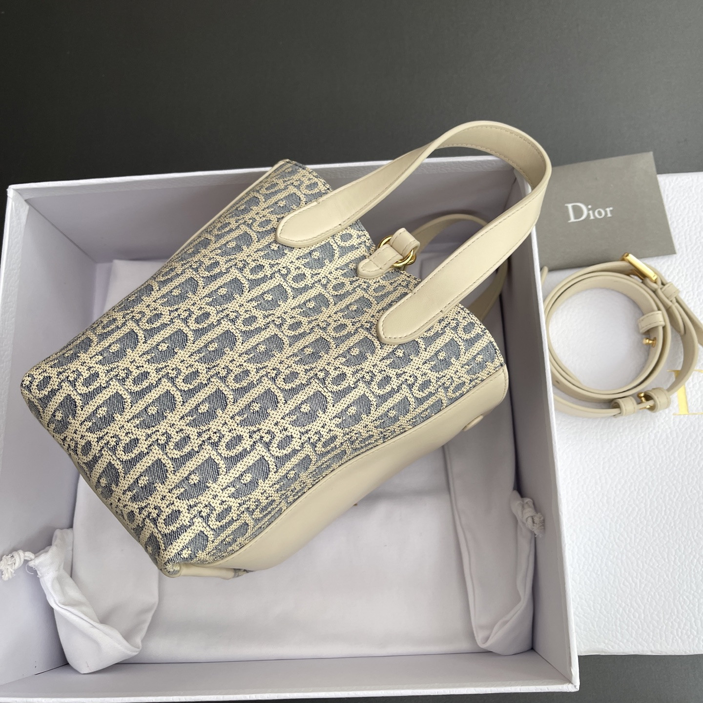 D*or small signature bucket bag 21x19x11cm