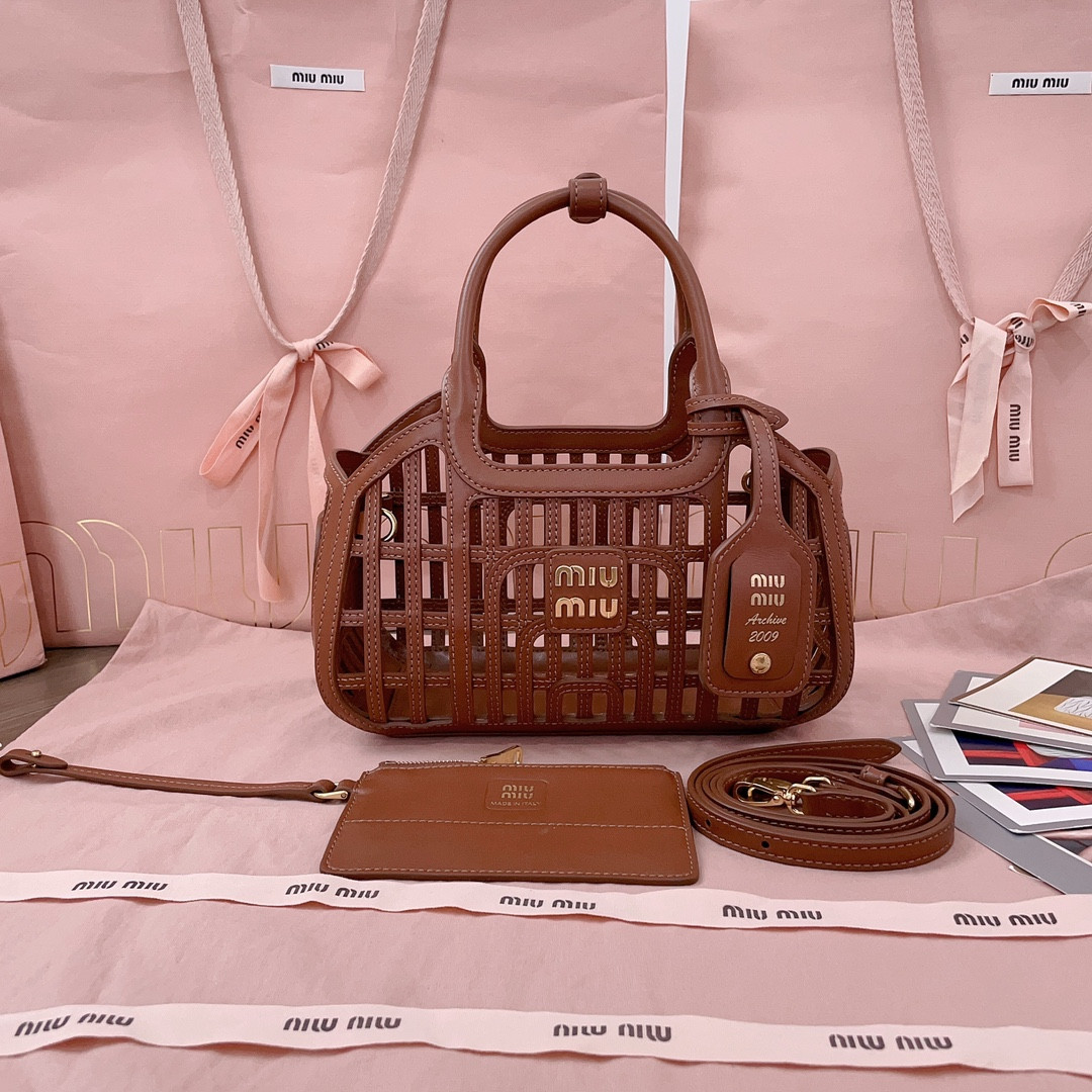 Miu Miu Leather basket 12.5x24x9cm