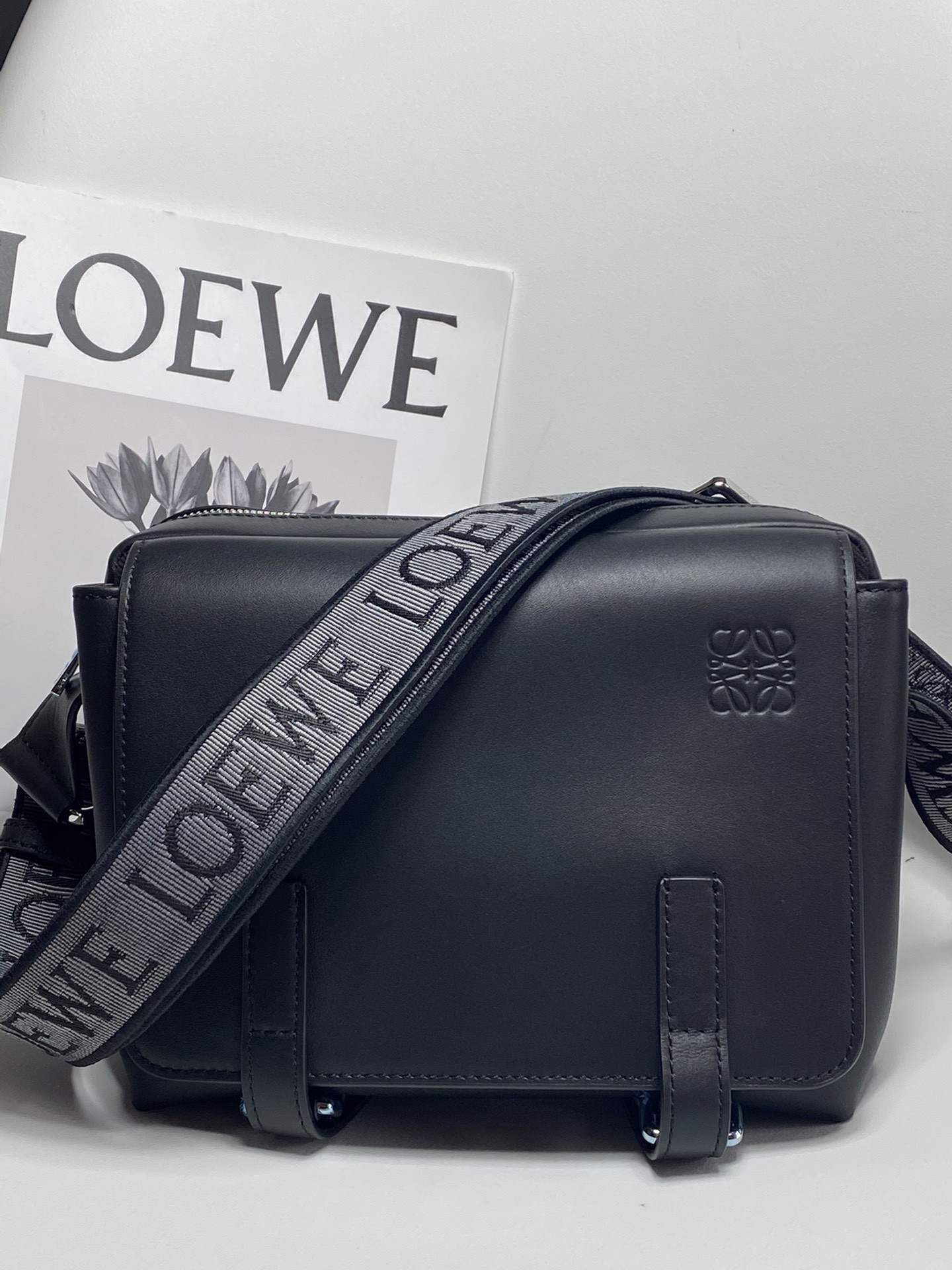 l0ew* xs military messenger bag in S*pple smooth calfskin and jacquard 18x23x9cm