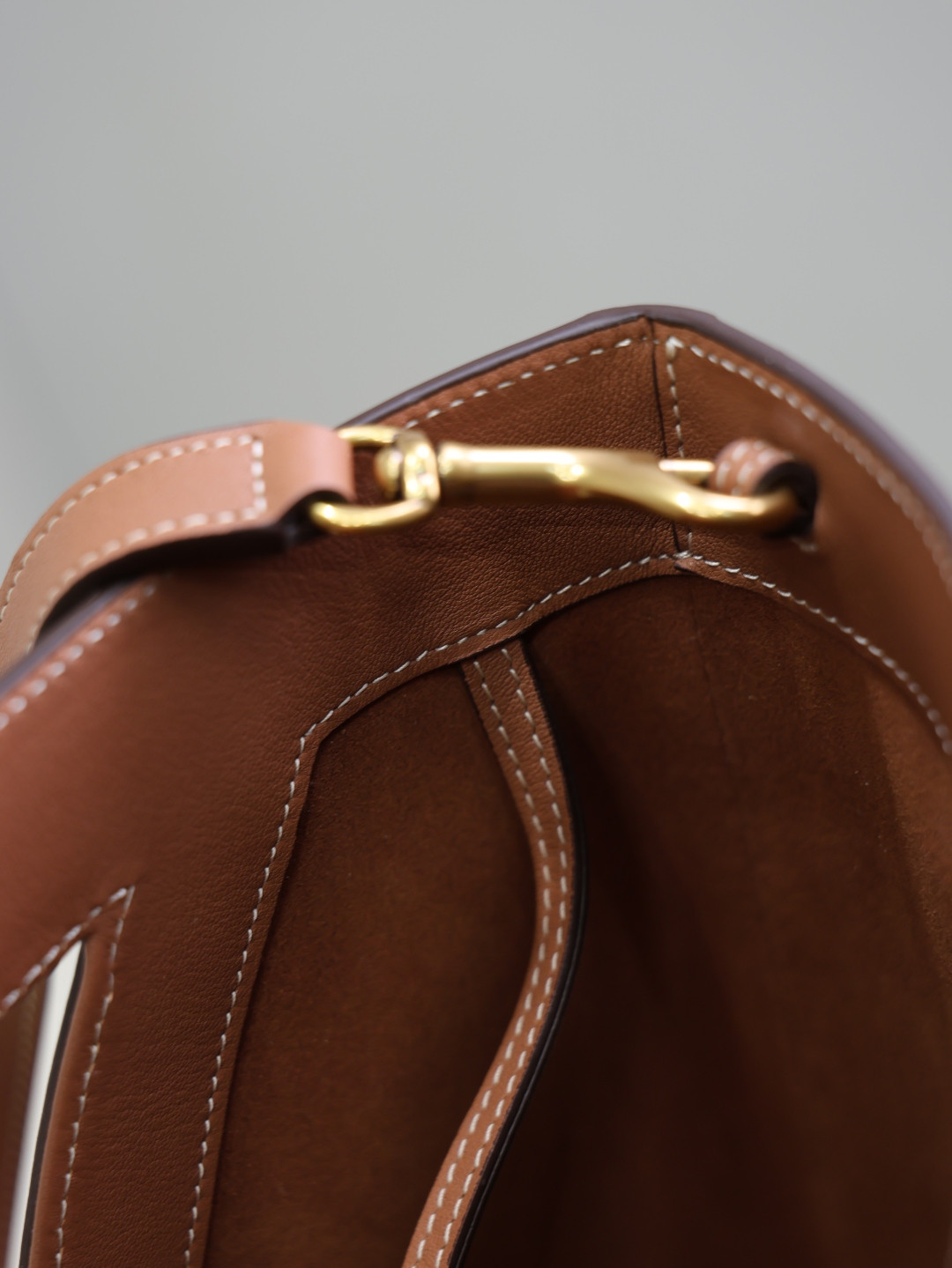 Y*L y small bucket in leather 23x29.5x3-8.5cm