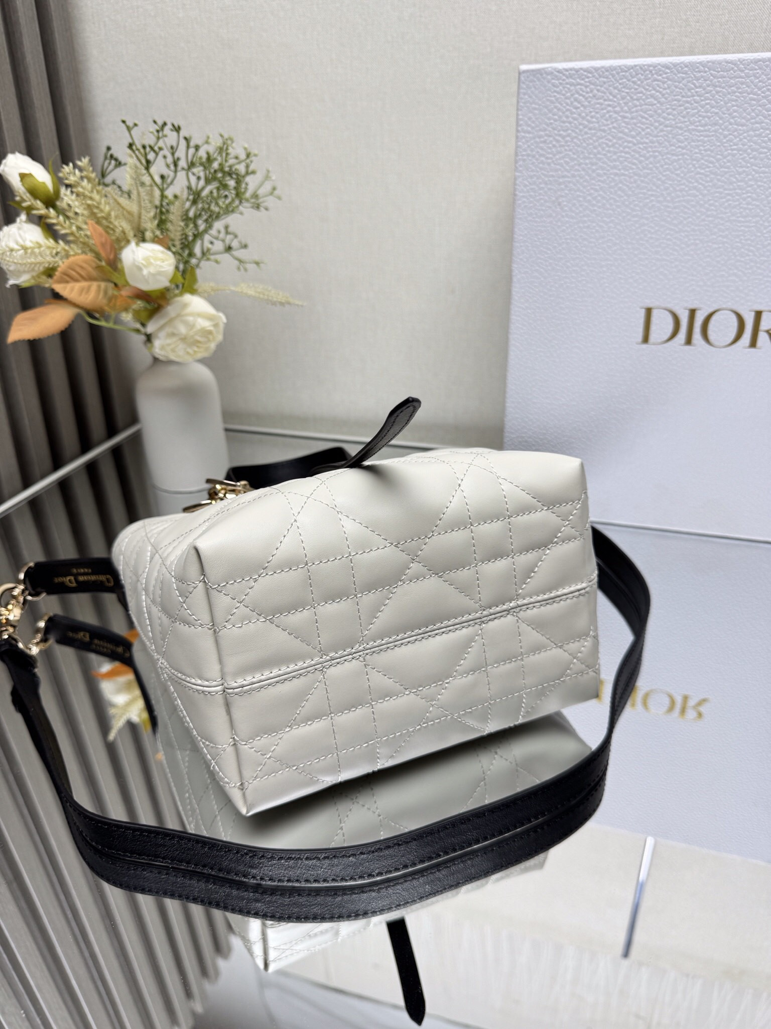 D*or small D*or toujours vertical bag 18.5x18.5x12cm