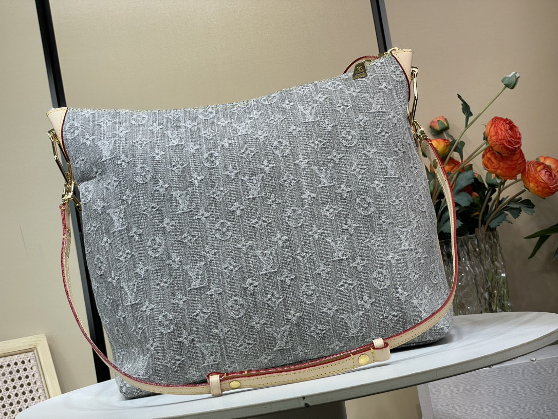 LV Coussin Hobo MM M13390 38x33x10cm