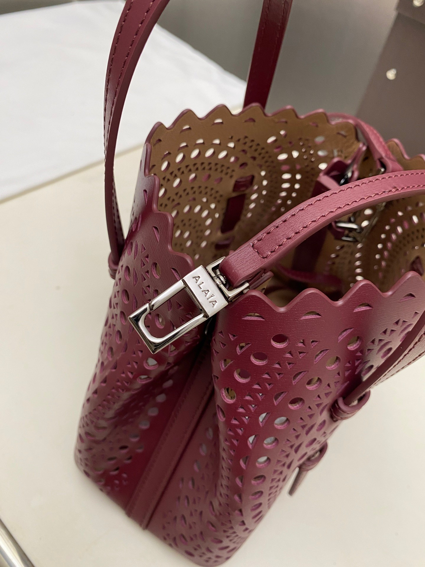 ALAÏA Mina 20 bag 20x17x10cm
