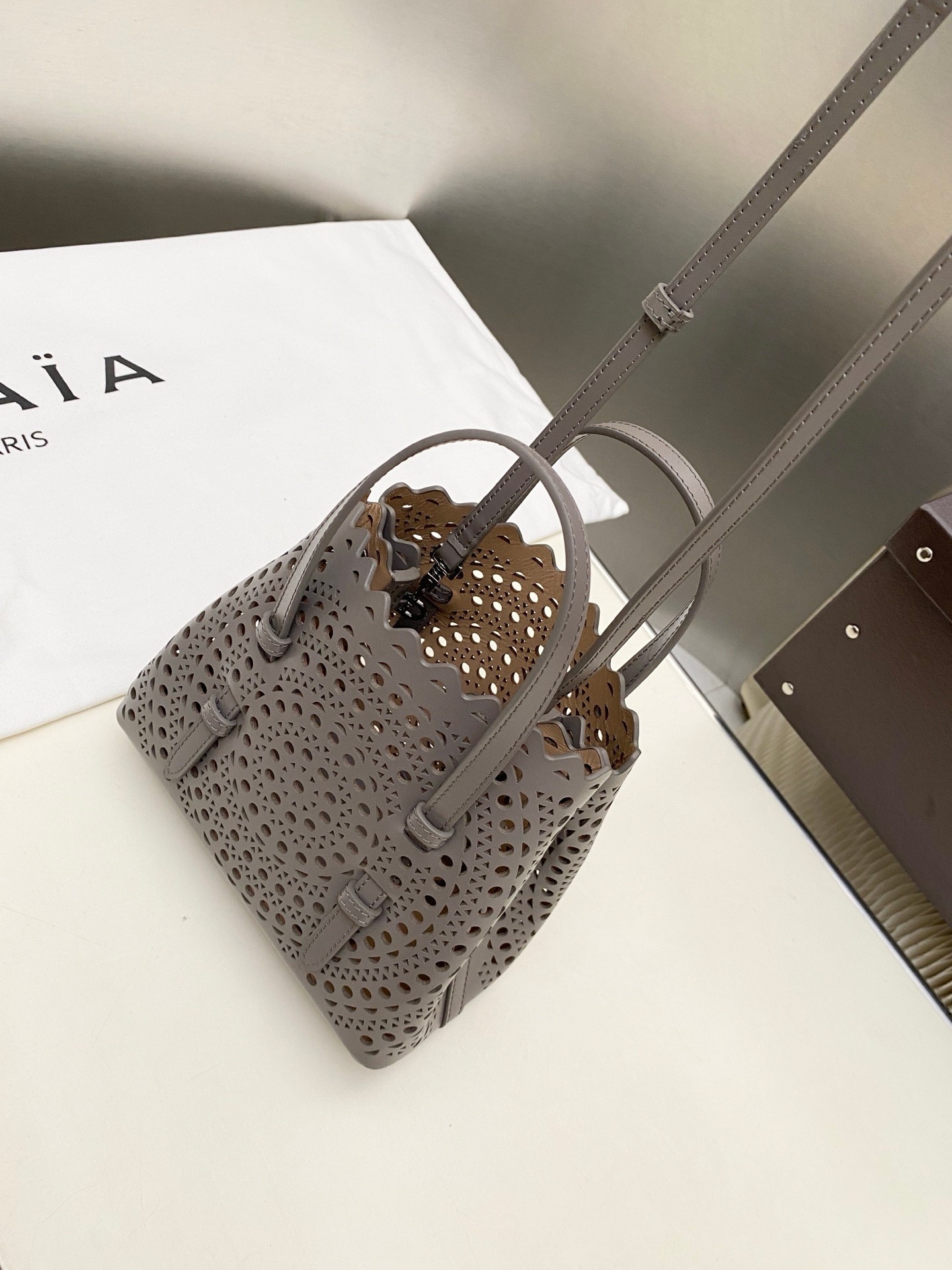 ALAÏA Mina 20 bag 20x17x10cm