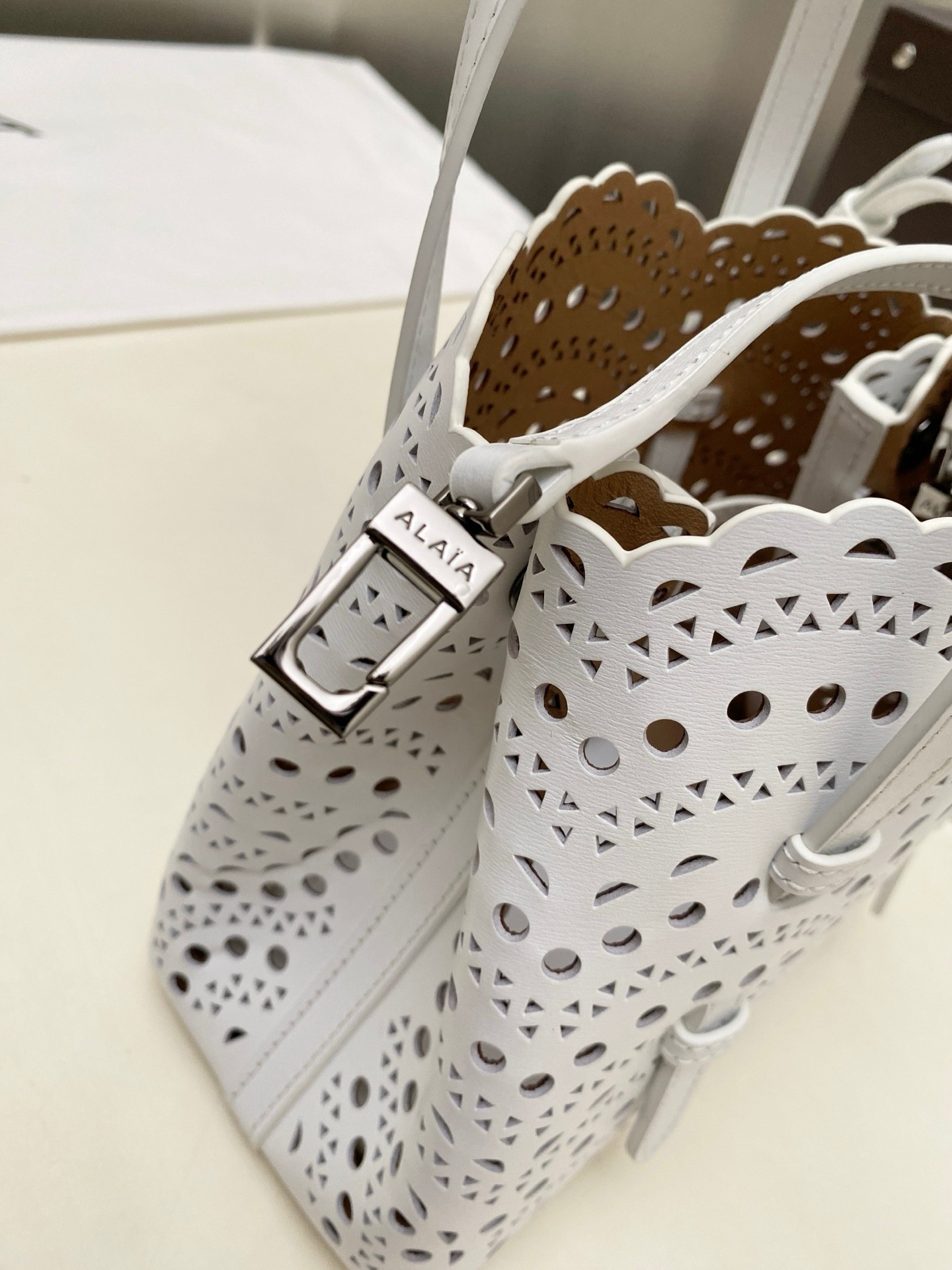 ALAÏA Mina 20 bag In Vienne Wave 20x17x10cm